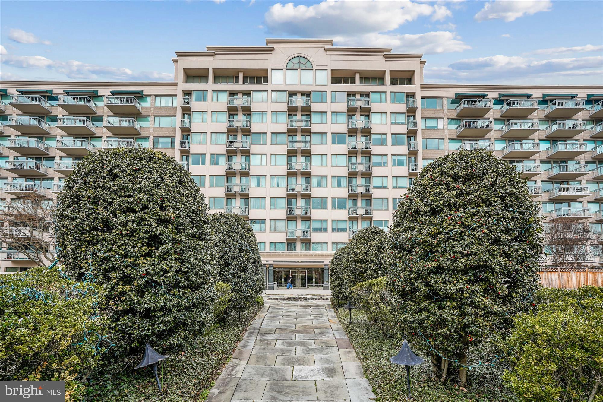 WHITLEY PARK CONDOMINIUM - Residential