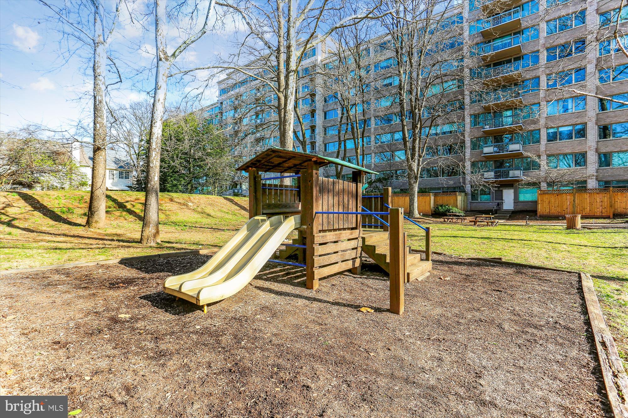 WHITLEY PARK CONDOMINIUM - Residential