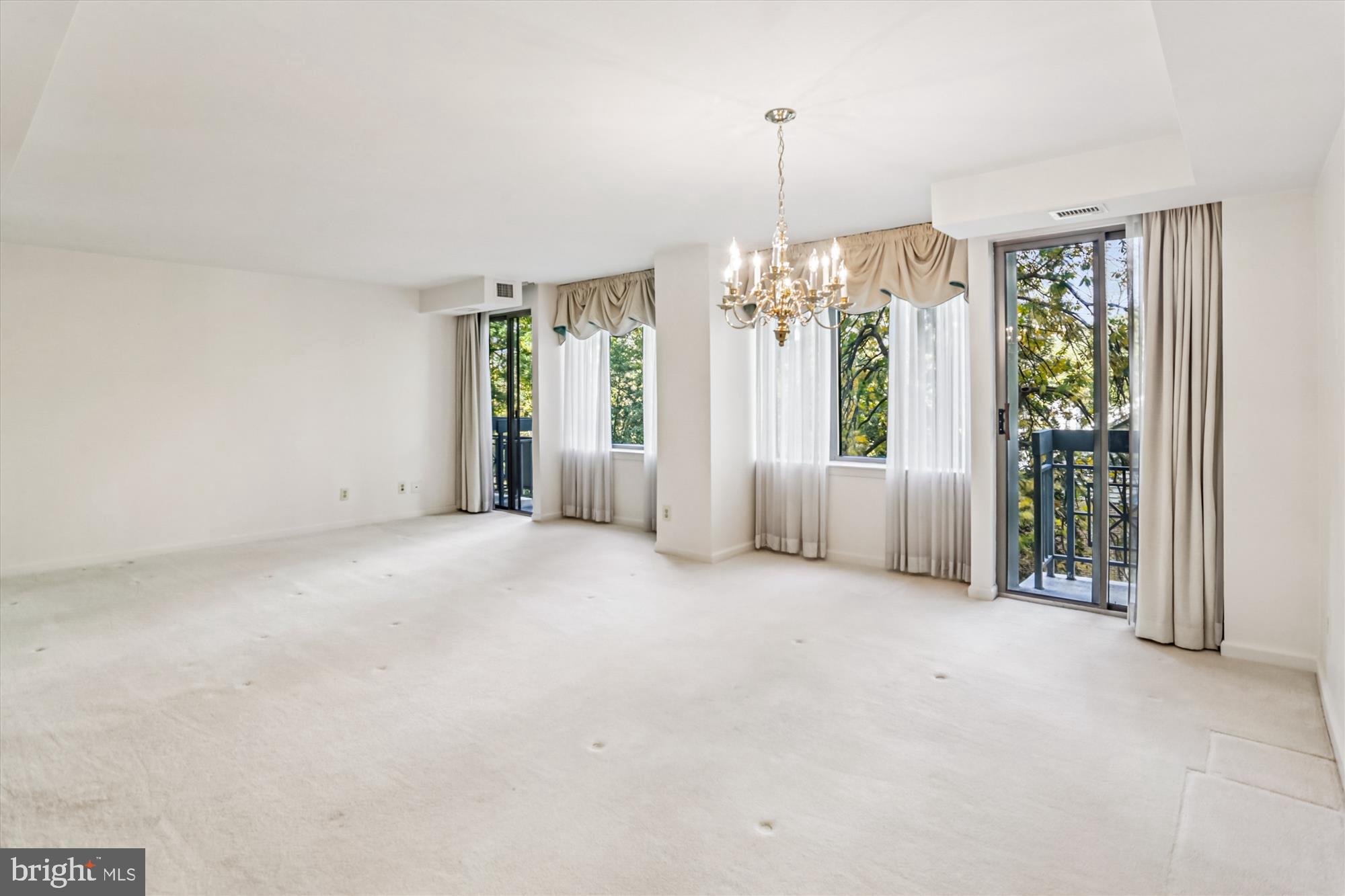 WHITLEY PARK CONDOMINIUM - Residential