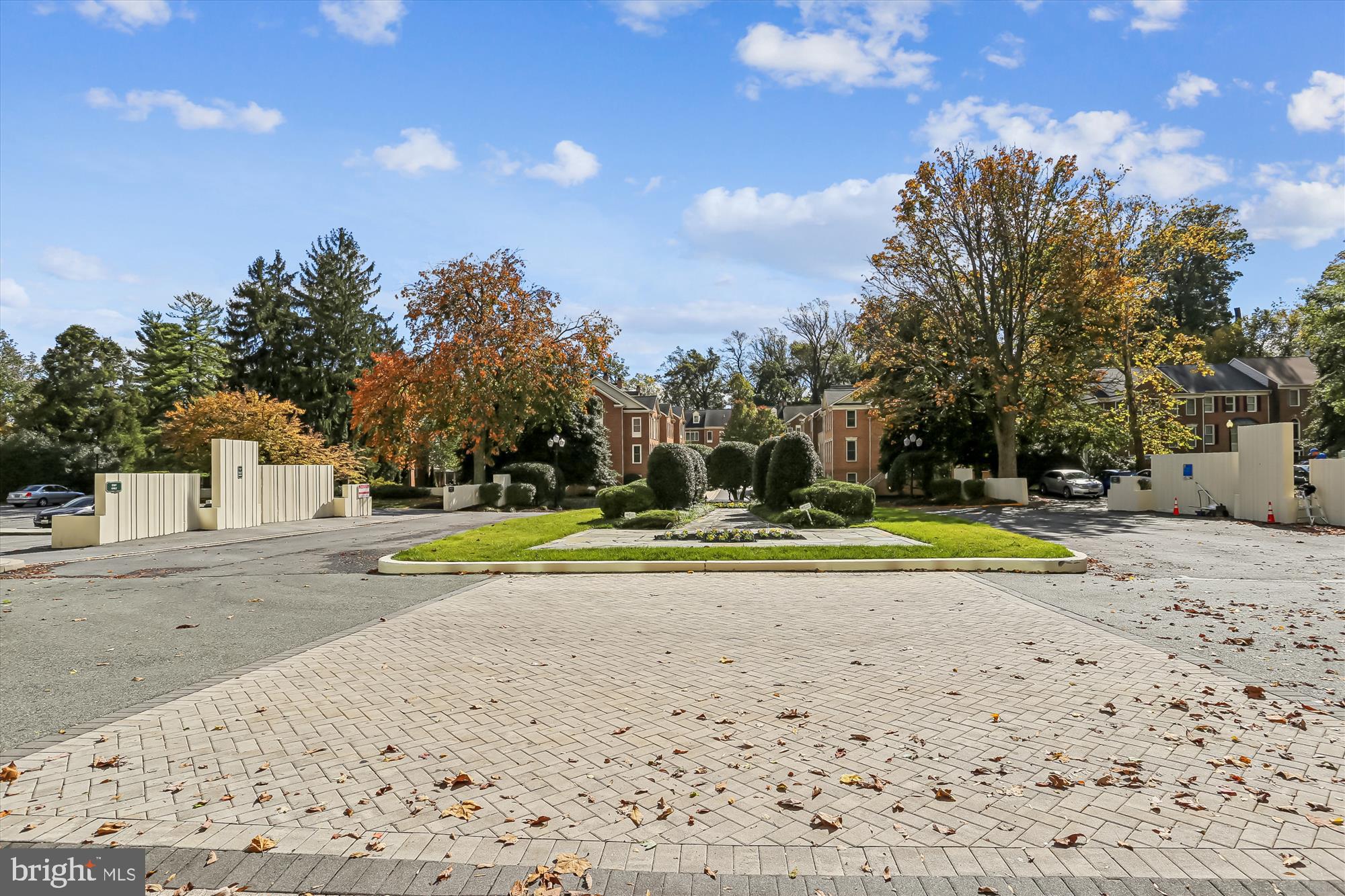 WHITLEY PARK CONDOMINIUM - Residential