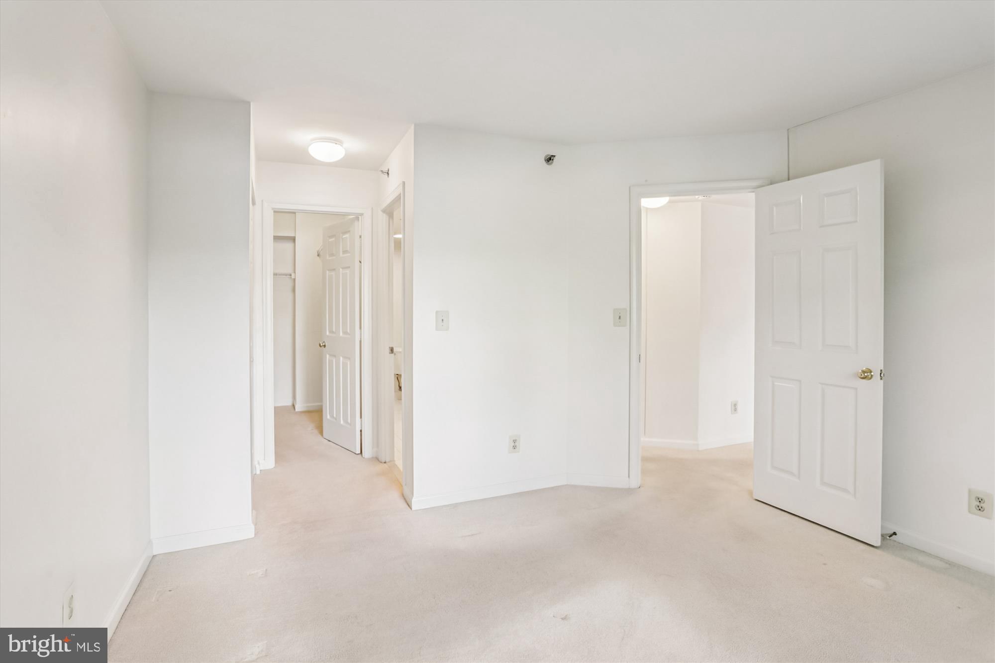 WHITLEY PARK CONDOMINIUM - Residential