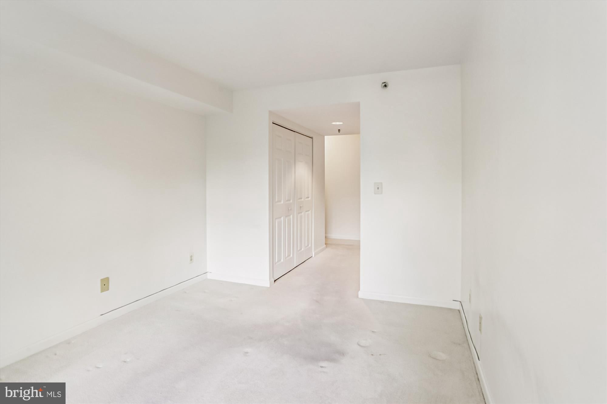 WHITLEY PARK CONDOMINIUM - Residential