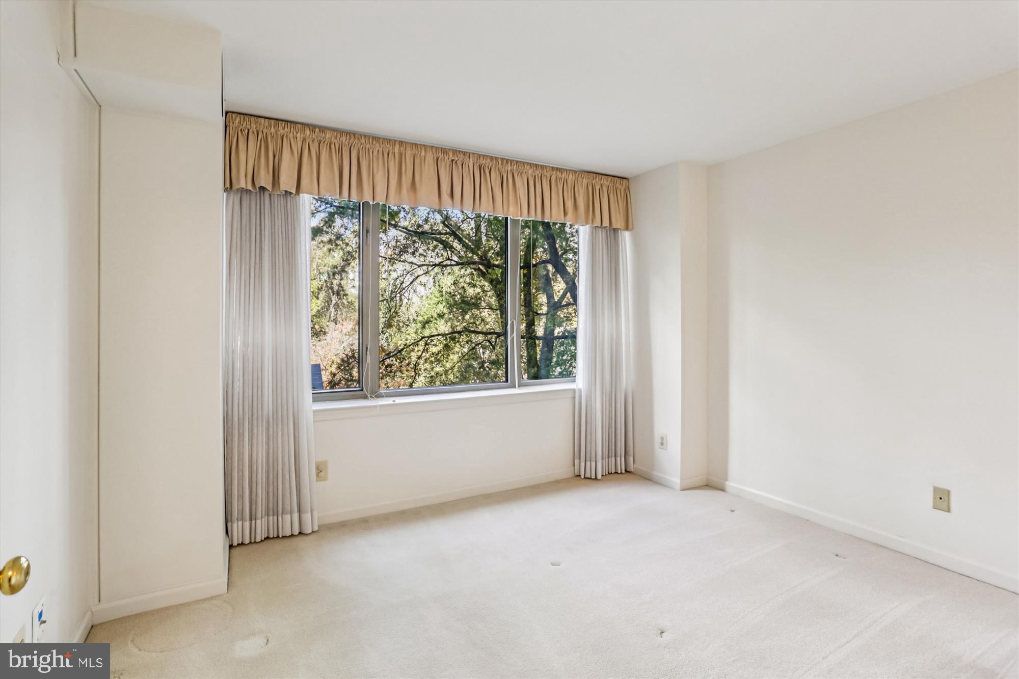 WHITLEY PARK CONDOMINIUM - Residential