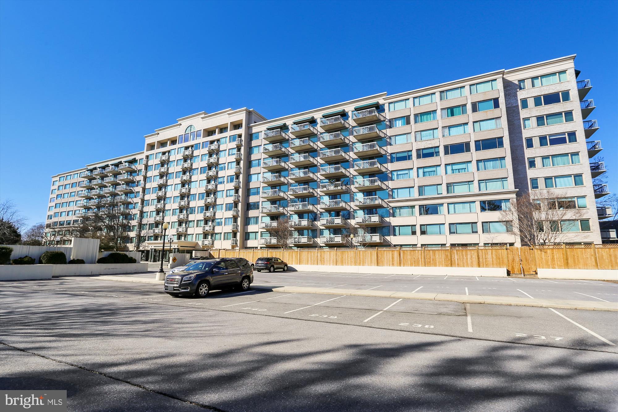 WHITLEY PARK CONDOMINIUM - Residential