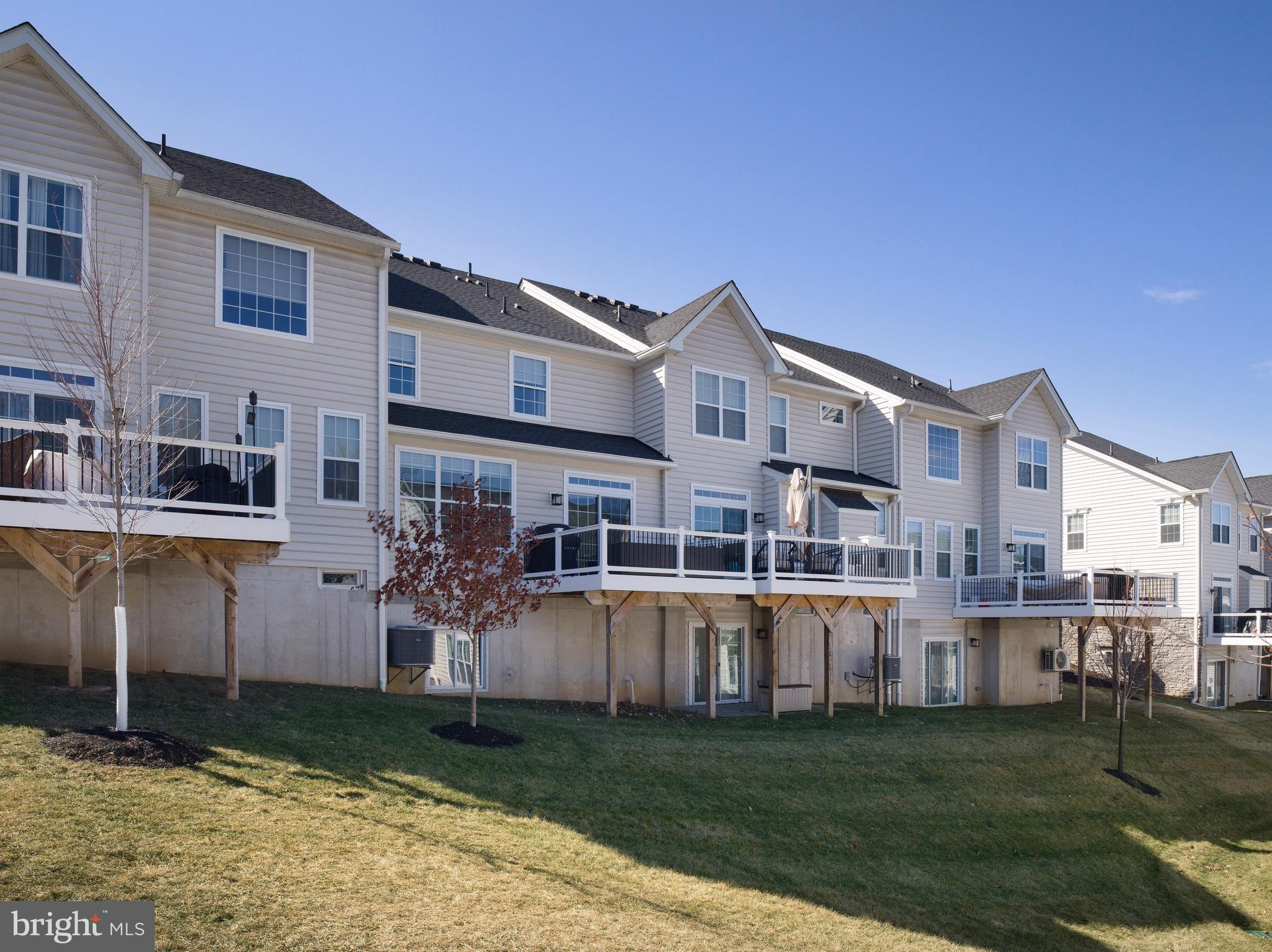 OAKS AT LAFAYETTE HILL - Residential