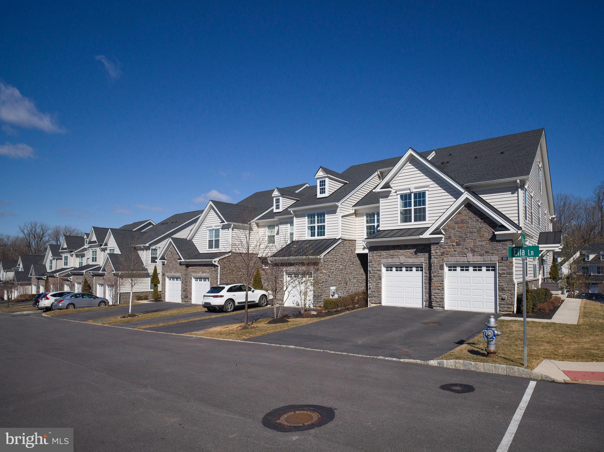 OAKS AT LAFAYETTE HILL - Residential