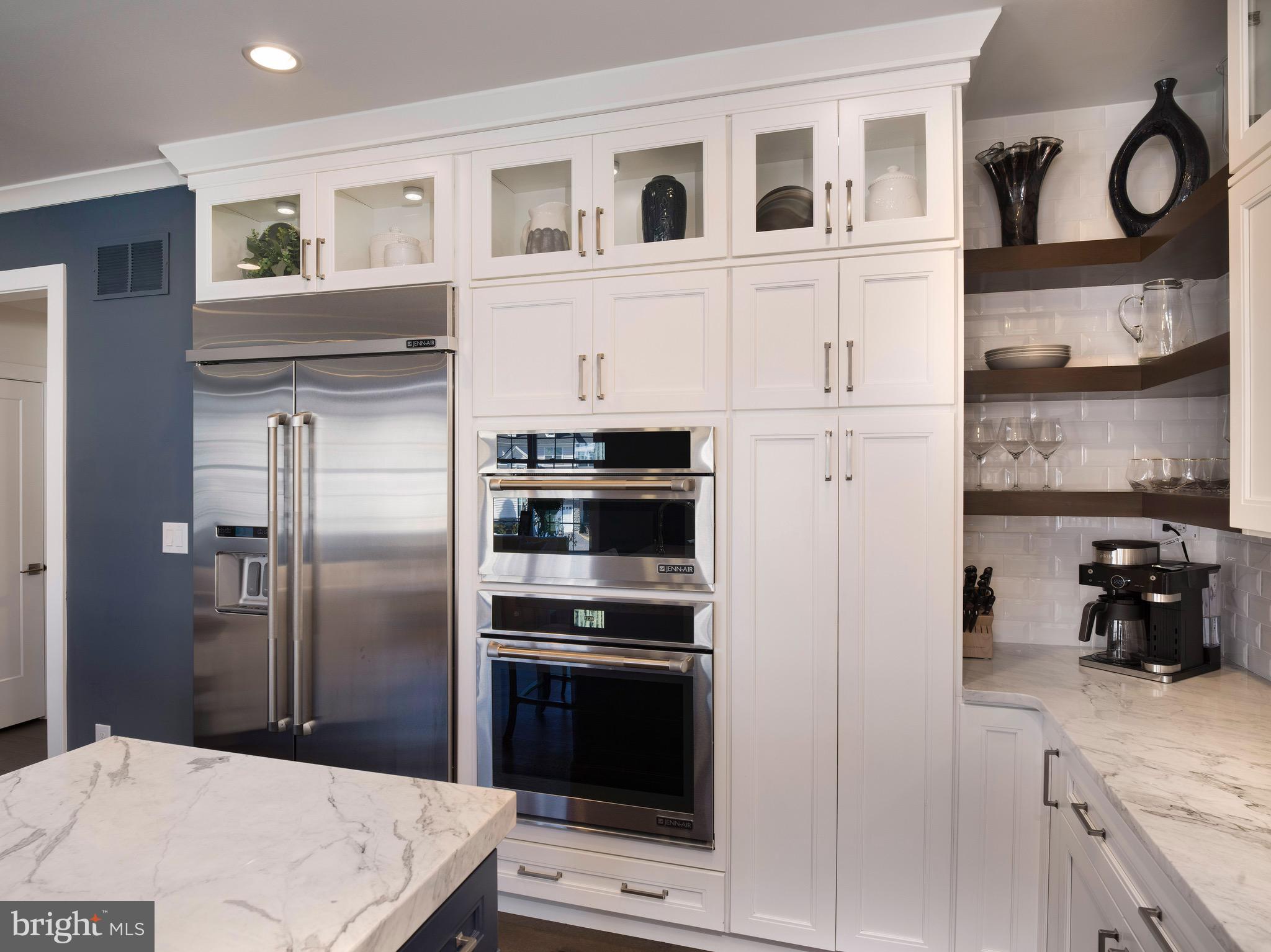 OAKS AT LAFAYETTE HILL - Residential