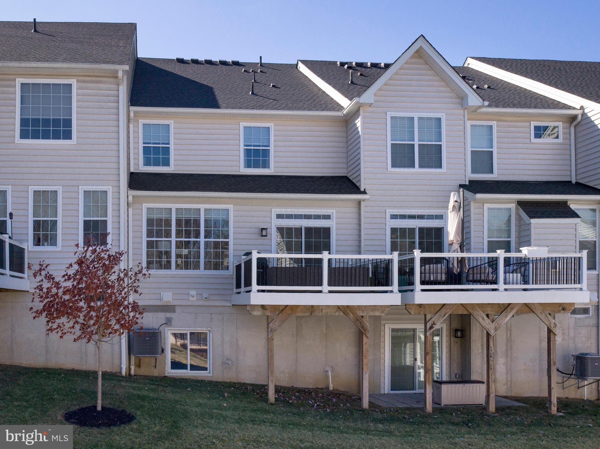 OAKS AT LAFAYETTE HILL - Residential