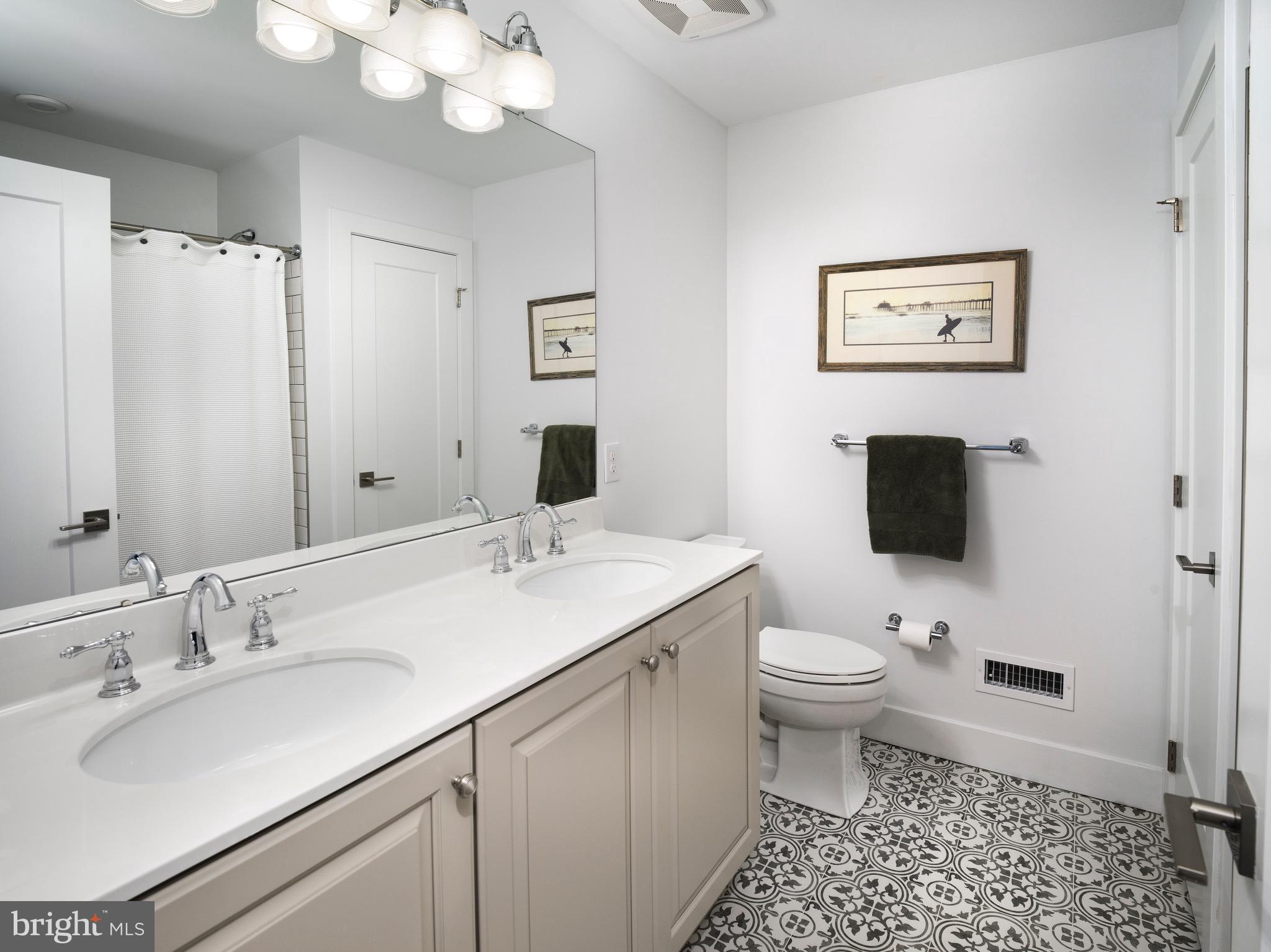 OAKS AT LAFAYETTE HILL - Residential