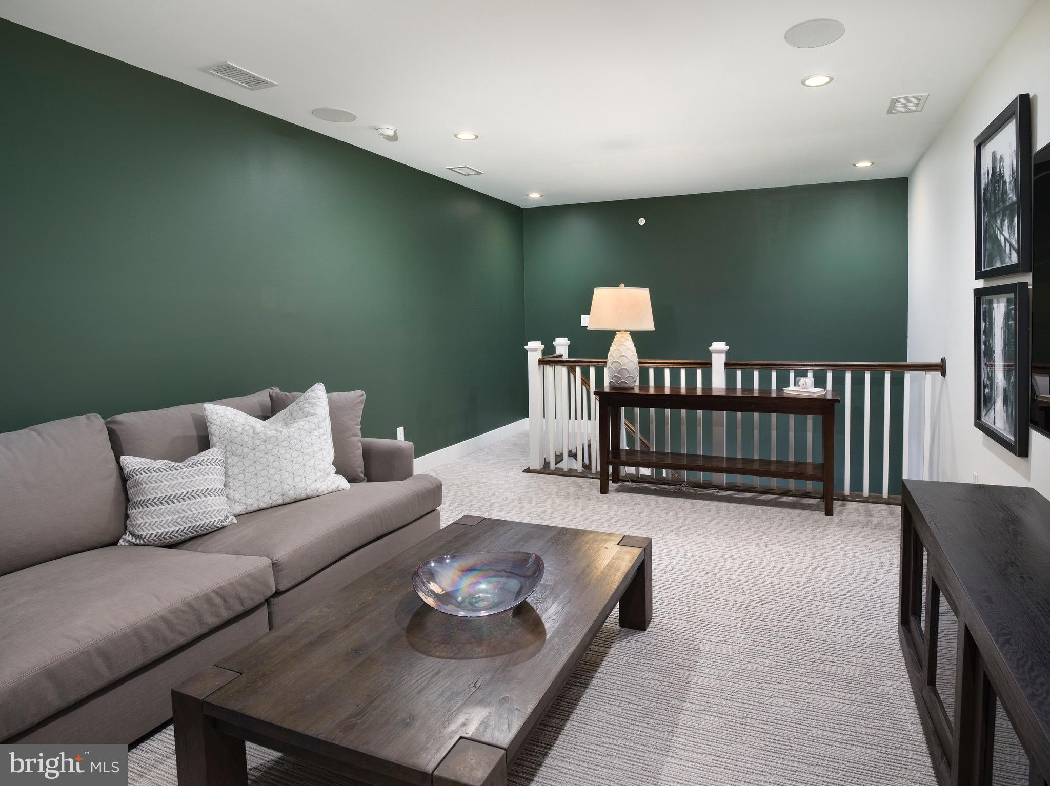 OAKS AT LAFAYETTE HILL - Residential