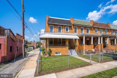Townhouse For Sale - 1500 N Rosedale Street<br/> BALTIMORE, MD 21216