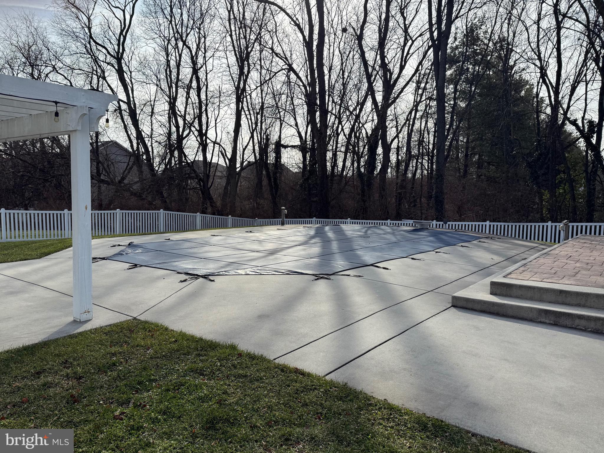 RIVER CREST - Residential