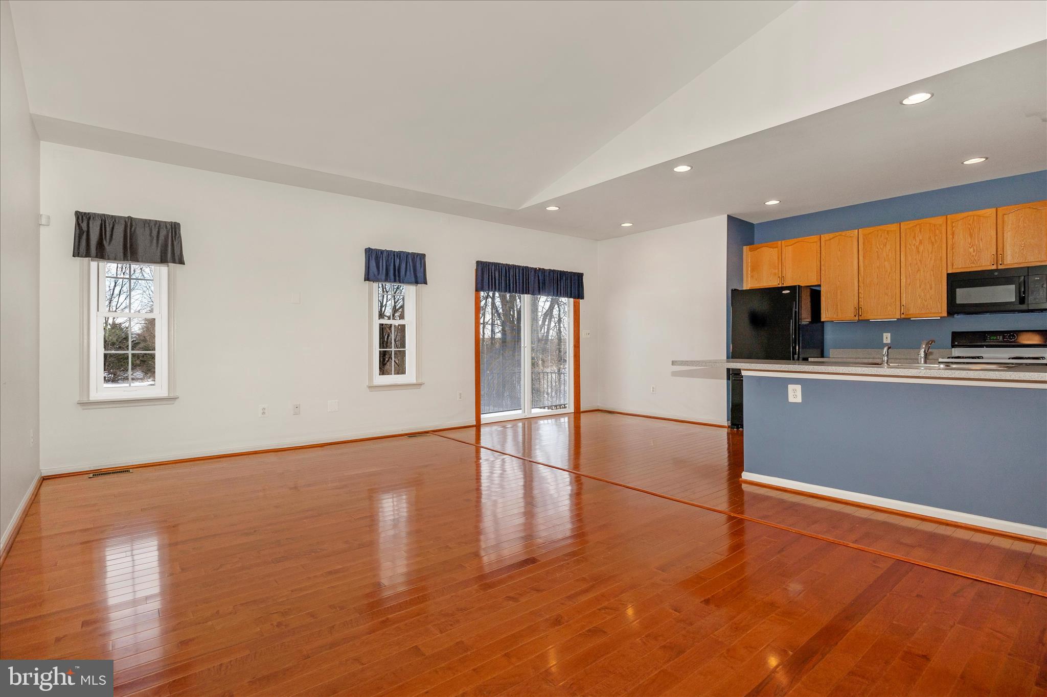 RIVER CREST - Residential