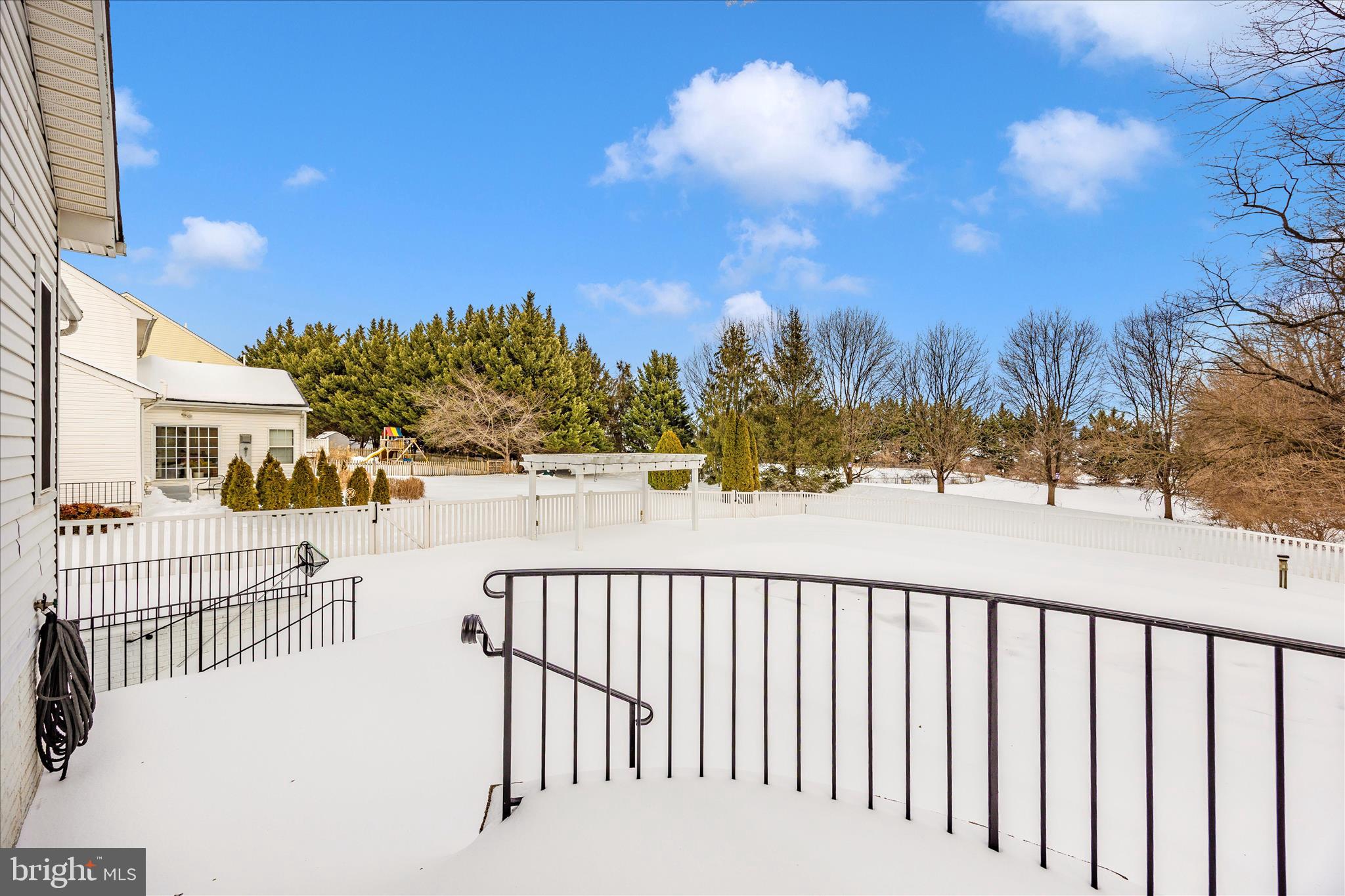 RIVER CREST - Residential