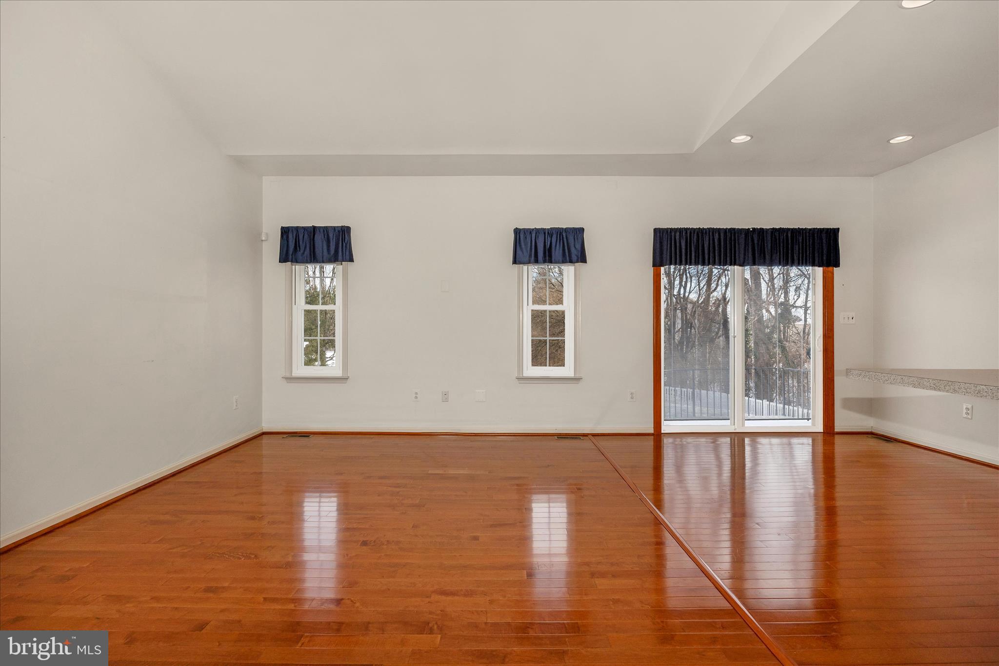 RIVER CREST - Residential