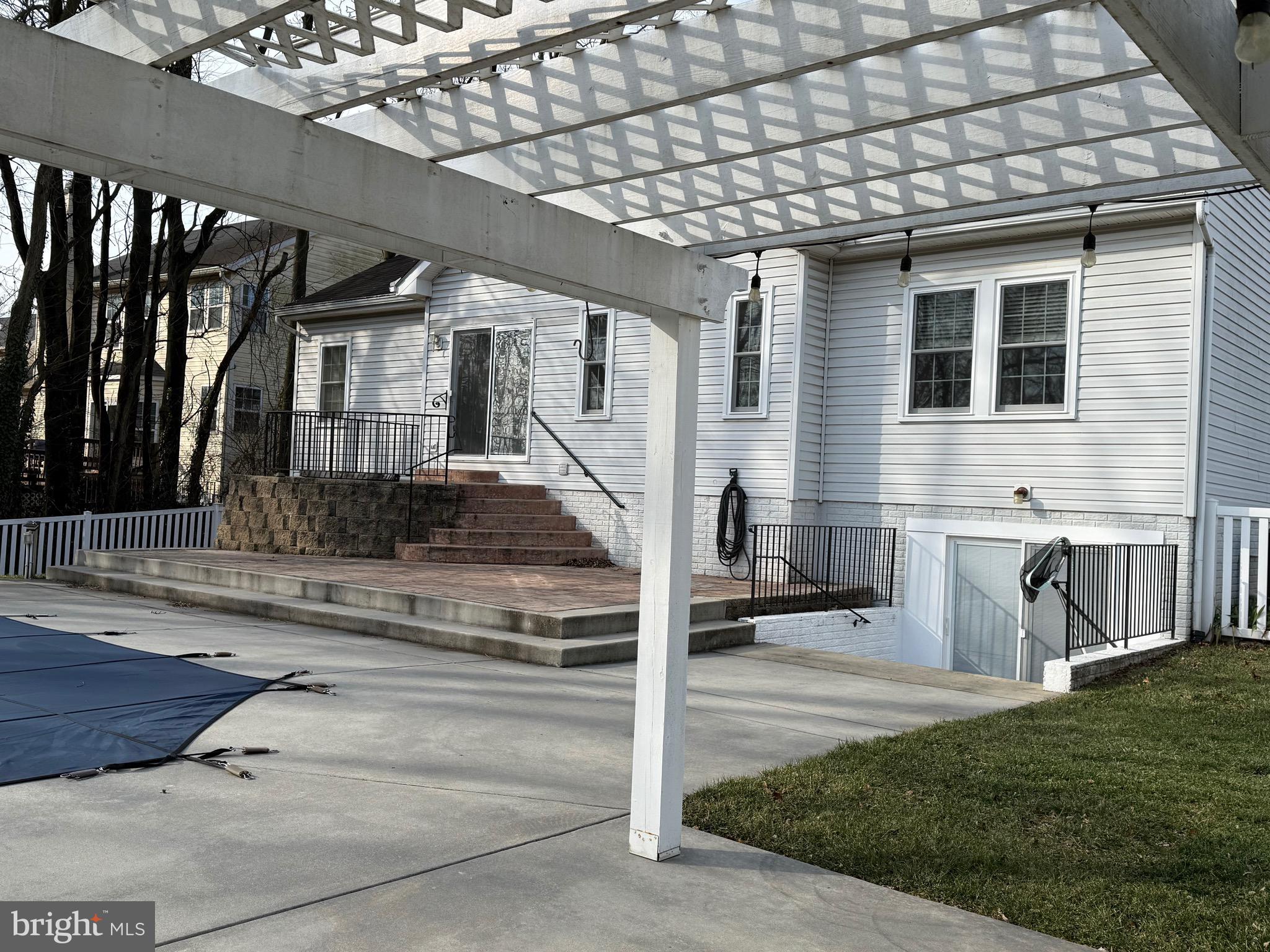 RIVER CREST - Residential