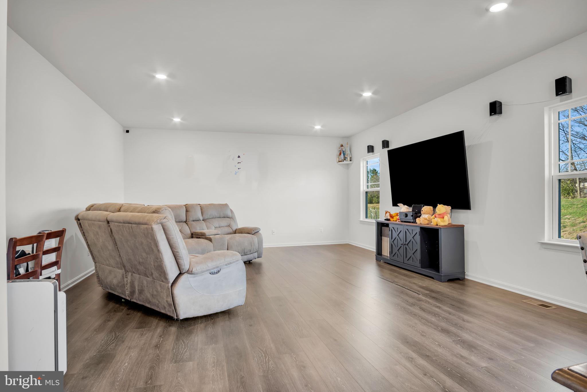 CROSBY COURT - Residential Lease