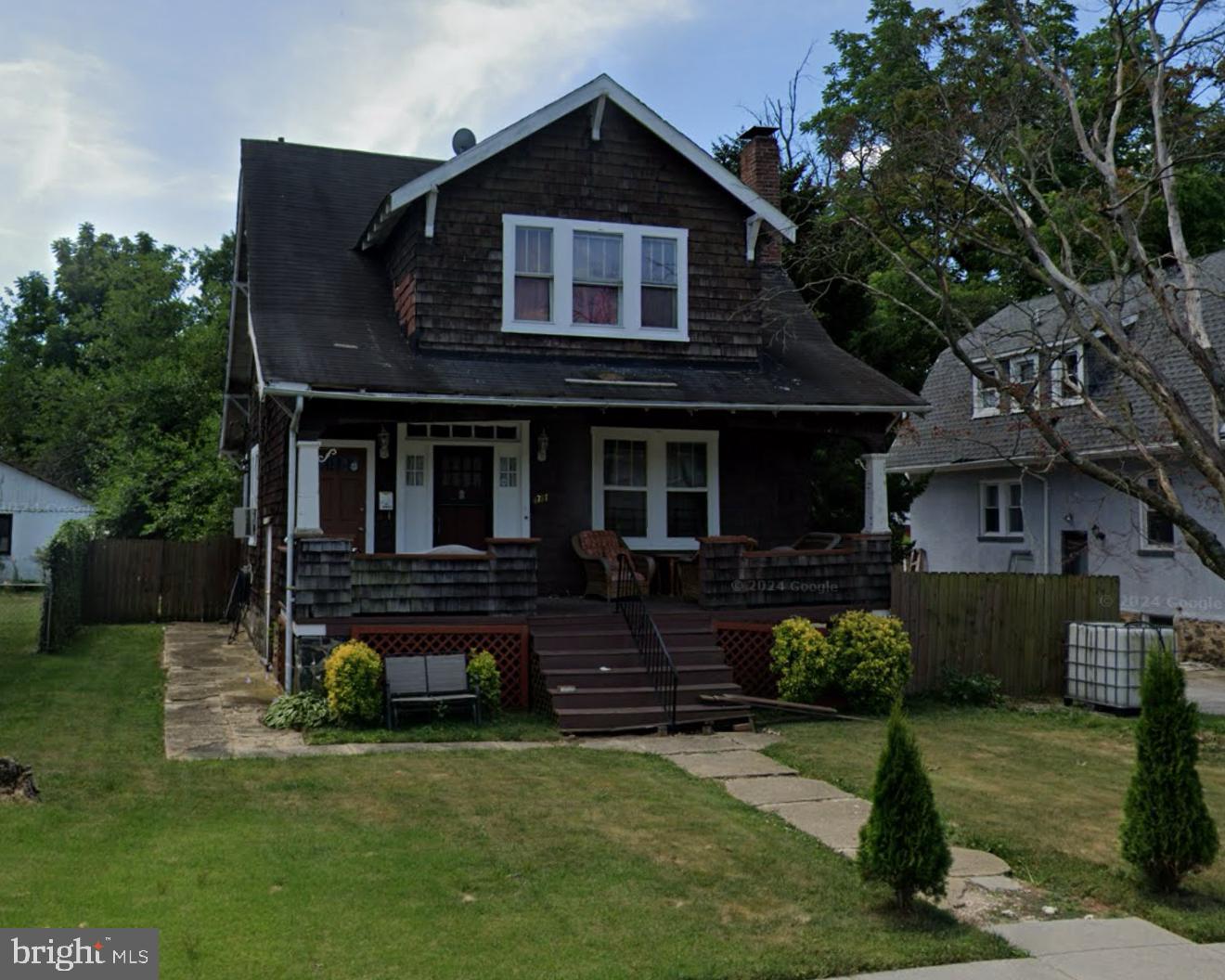 Property is sold "As-Is". An investors fixer upper dream! A 2-bedroom house split into 2-units with 1-bedroom, 1-bath and kitchen in both Units. The owner occupied Unit has access to the basement with washer and dryer. Both Units have seperate entrances. Backyard is big enought to add a small car pad or patio for your backyard BBQ's.
Previous tenant/Squatter is in other Unit.