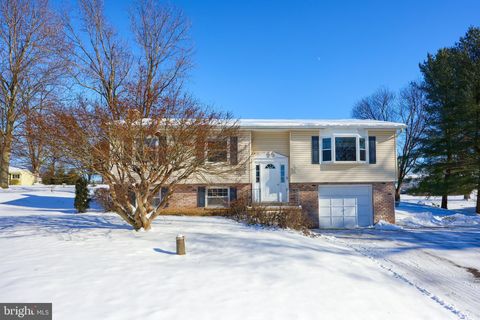 Photo of 5 Oak Lane, Willow Street, PA 17584 (MLS # PALA2044430)
