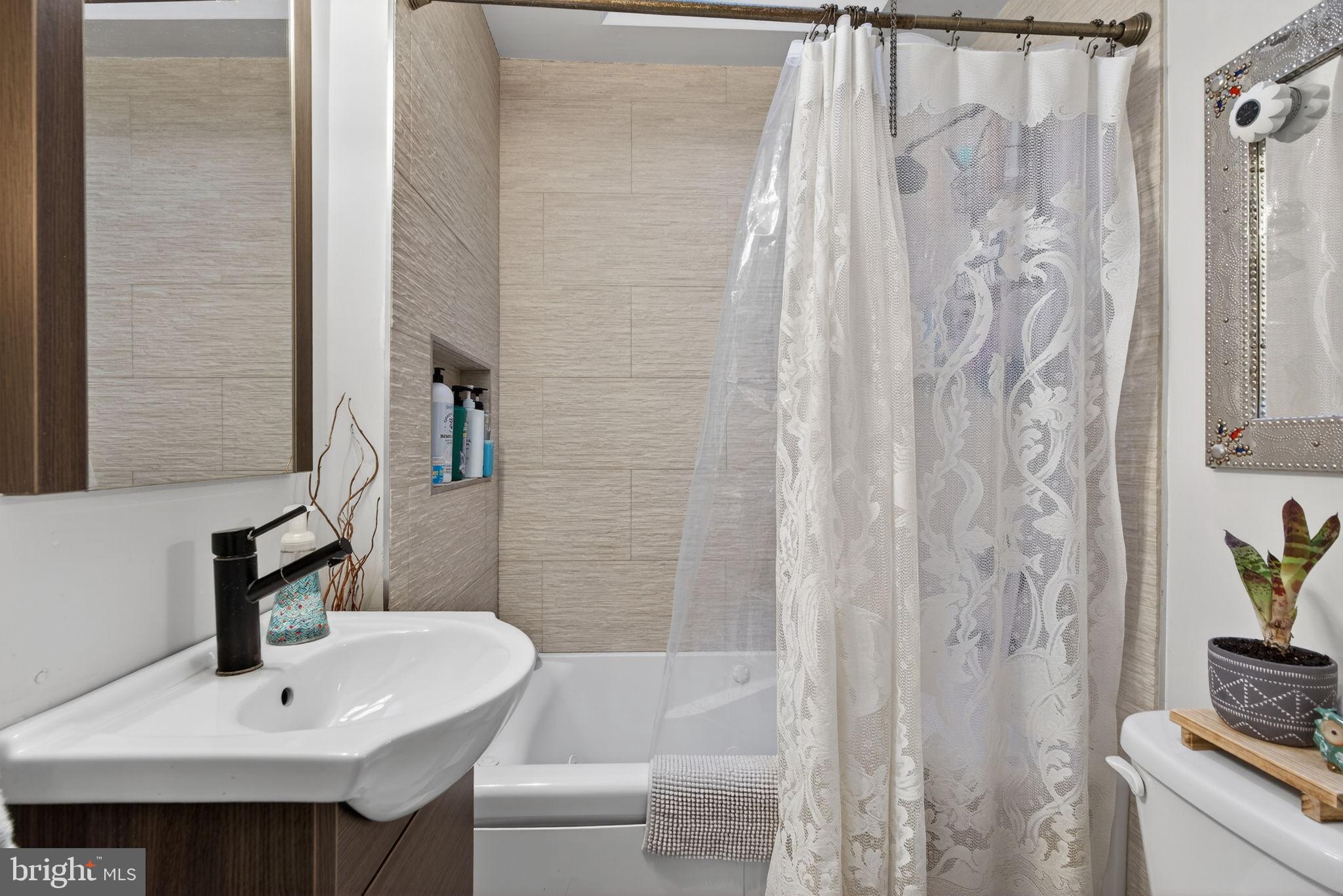 CHESTNUT HILL - Residential