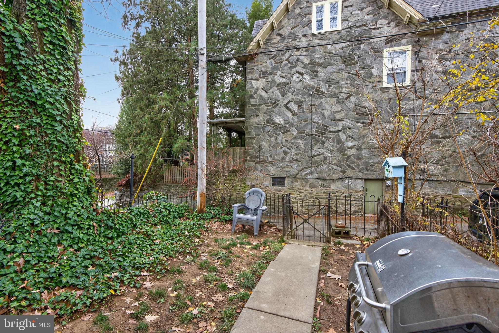 CHESTNUT HILL - Residential