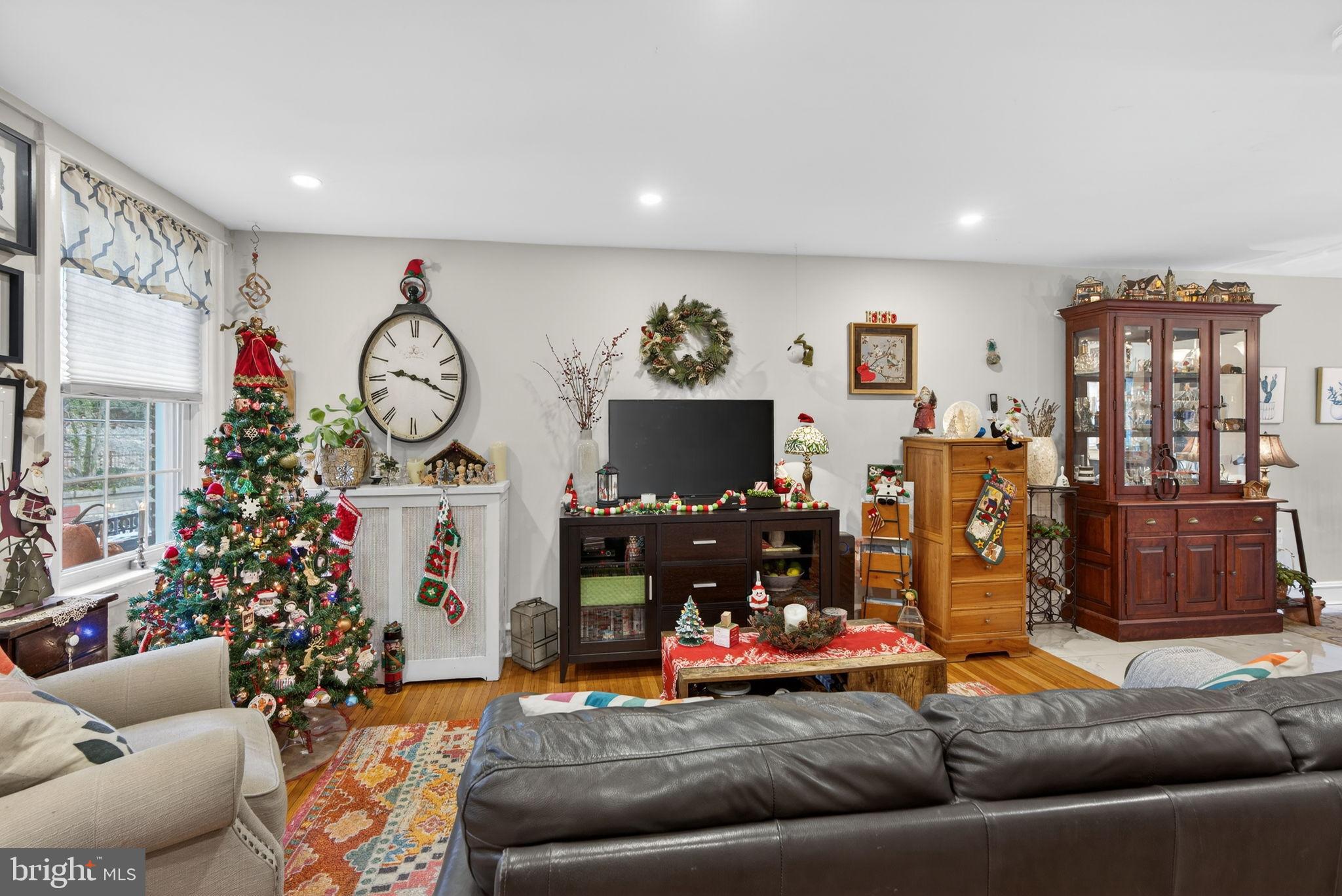 CHESTNUT HILL - Residential