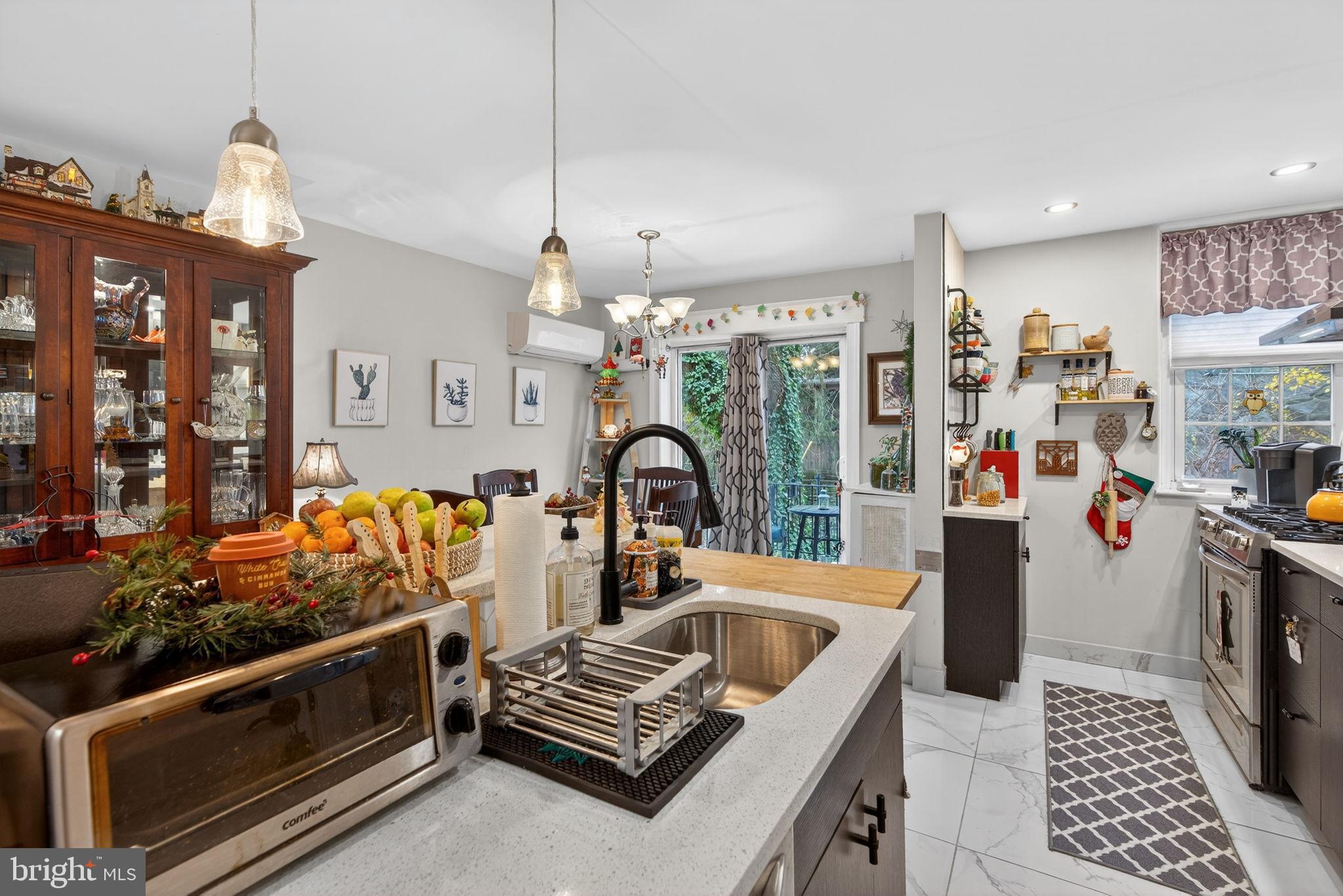 CHESTNUT HILL - Residential