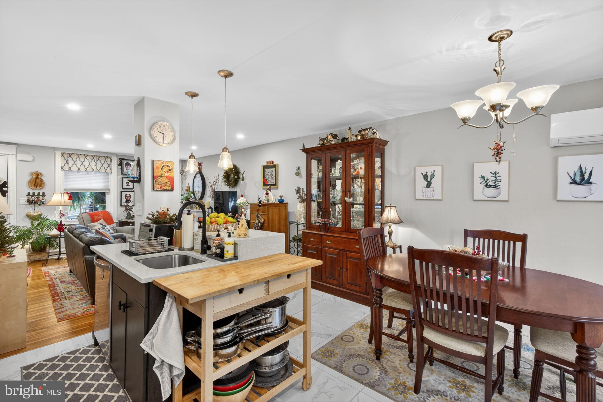 CHESTNUT HILL - Residential