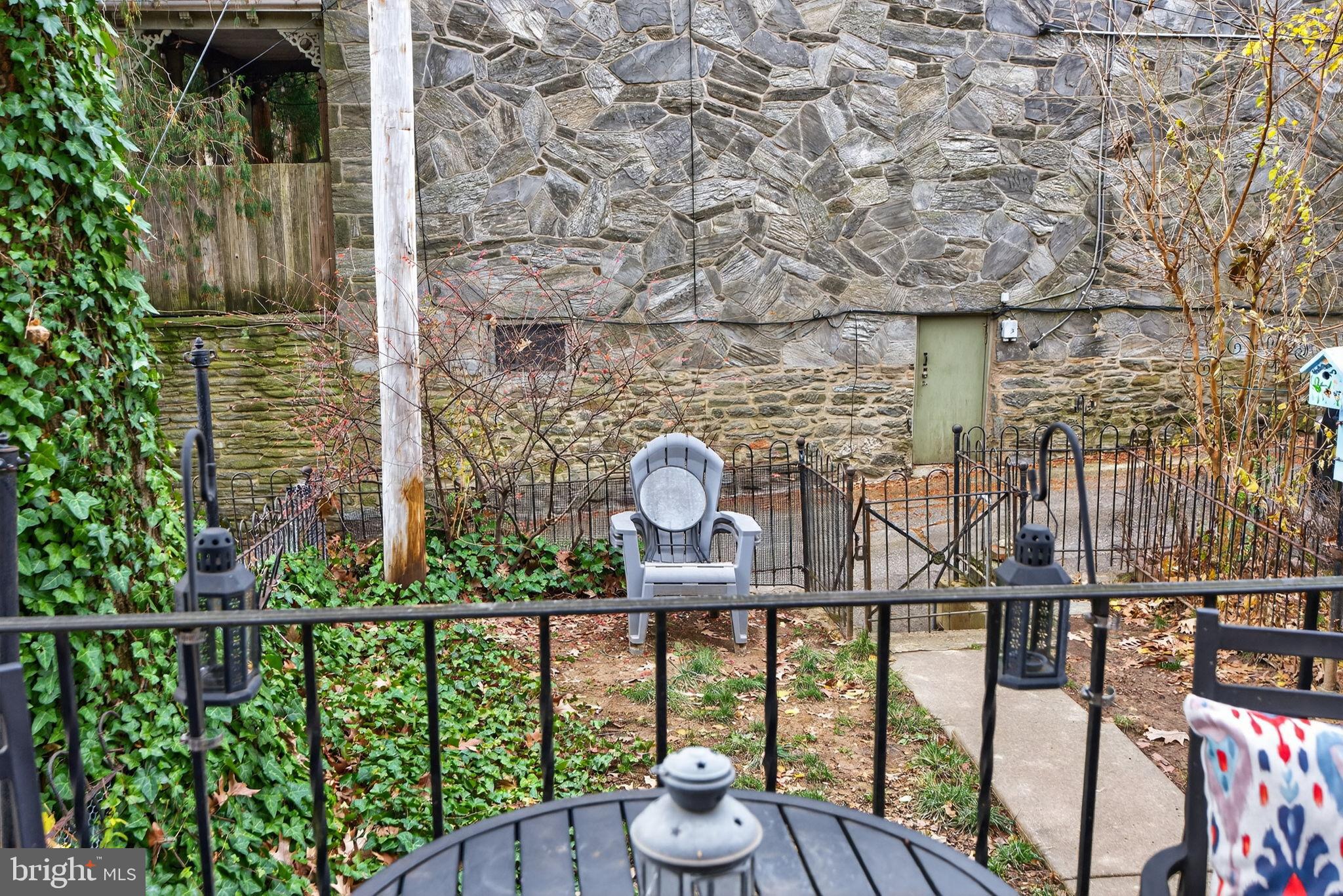 CHESTNUT HILL - Residential