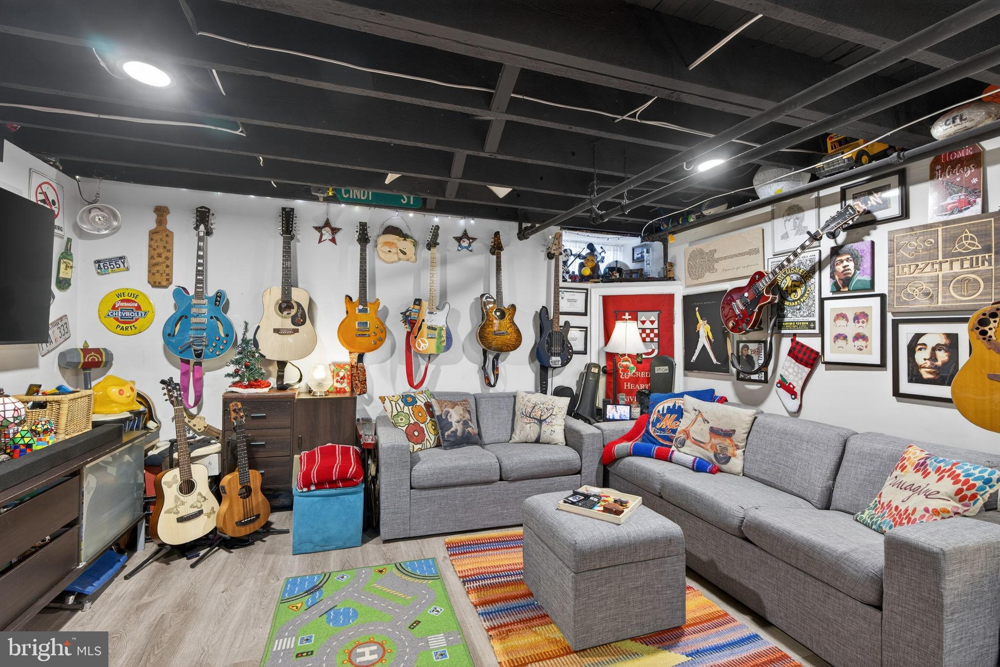 CHESTNUT HILL - Residential