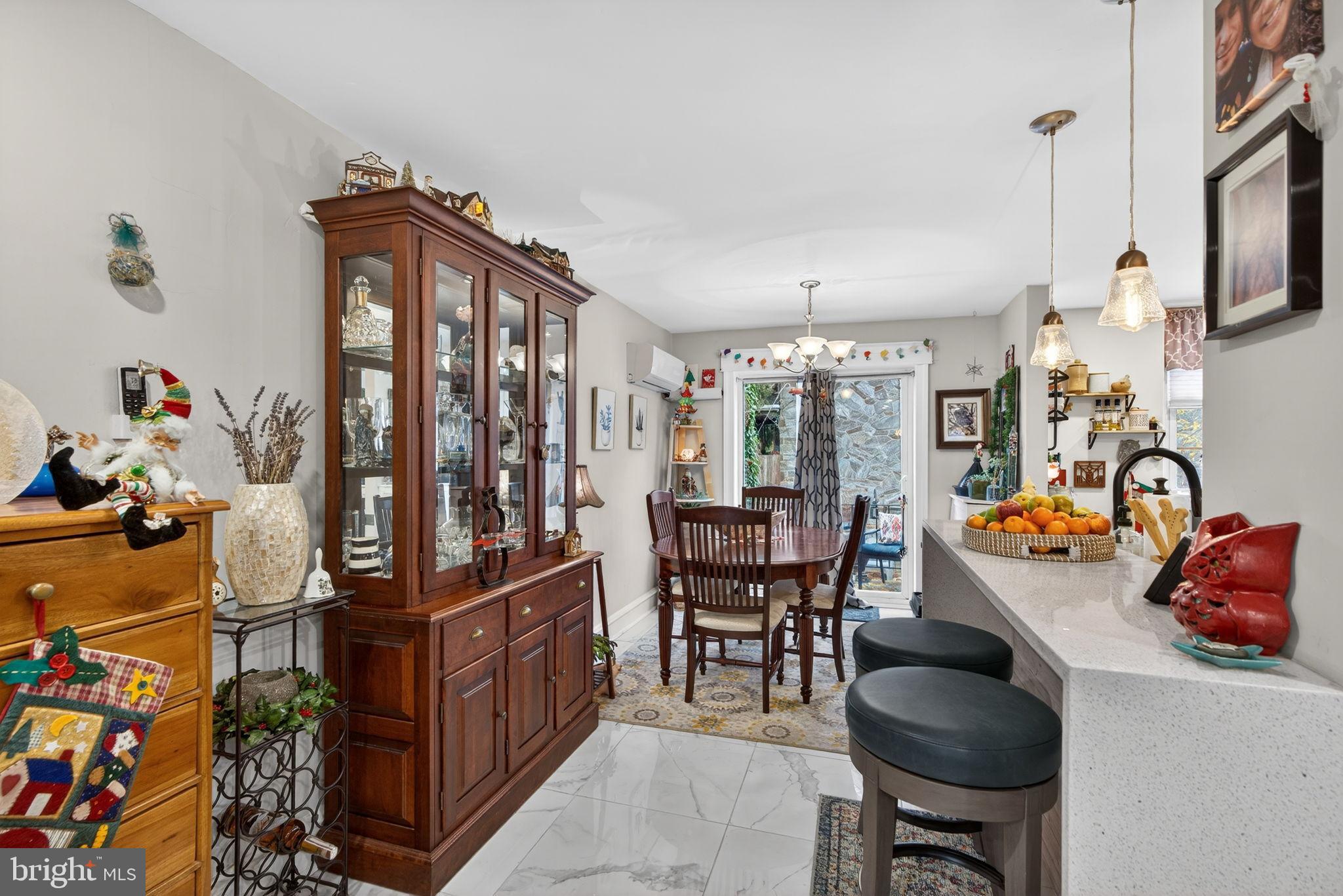 CHESTNUT HILL - Residential