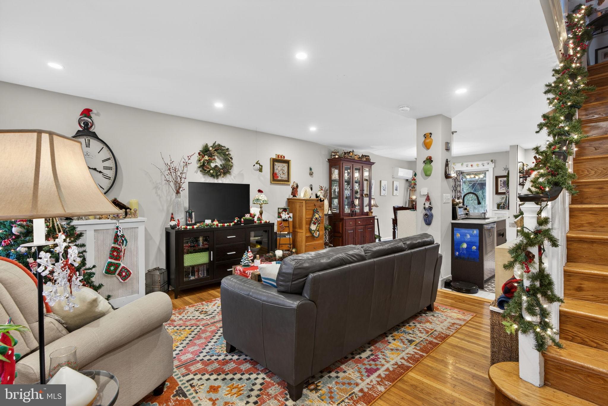 CHESTNUT HILL - Residential