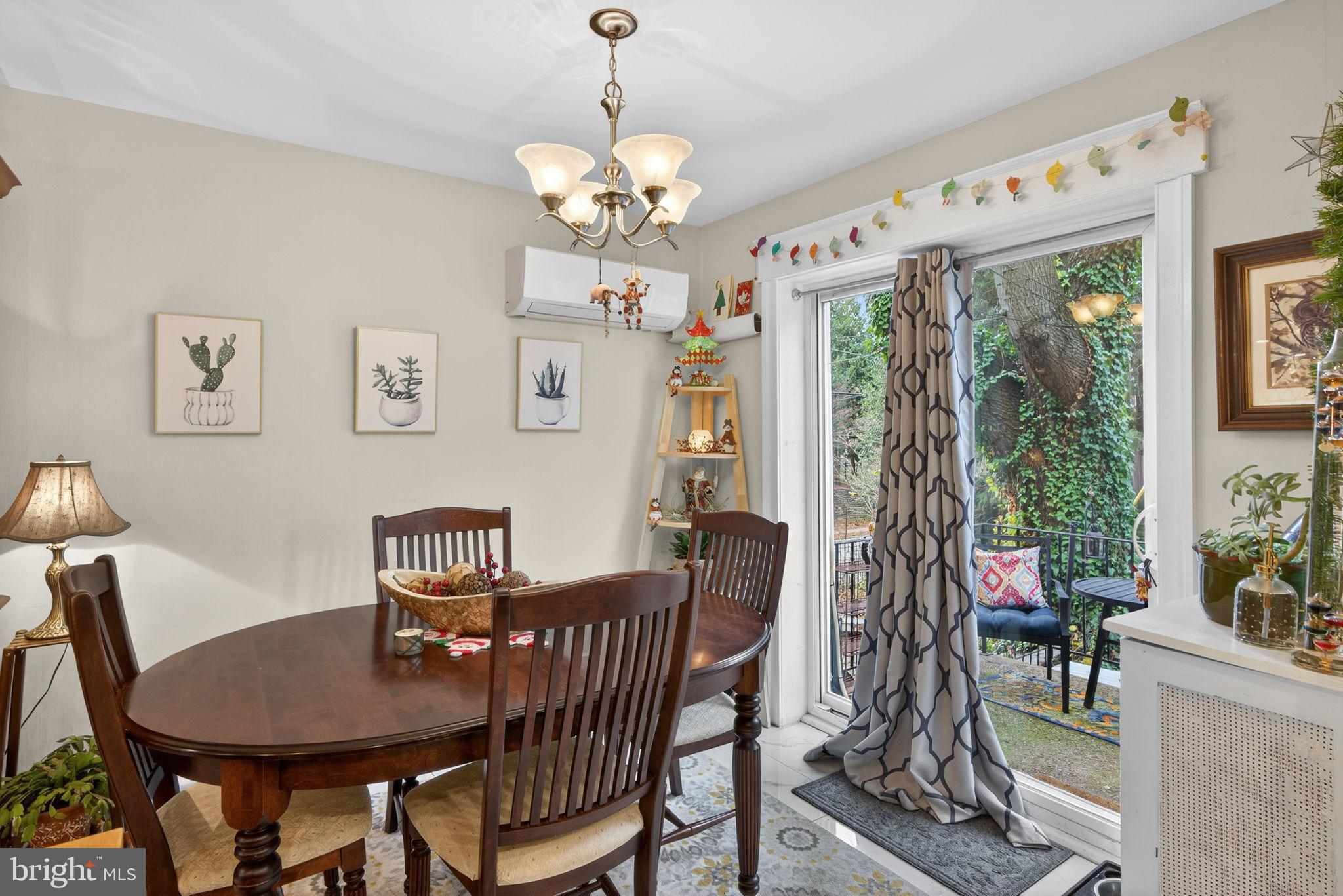 CHESTNUT HILL - Residential