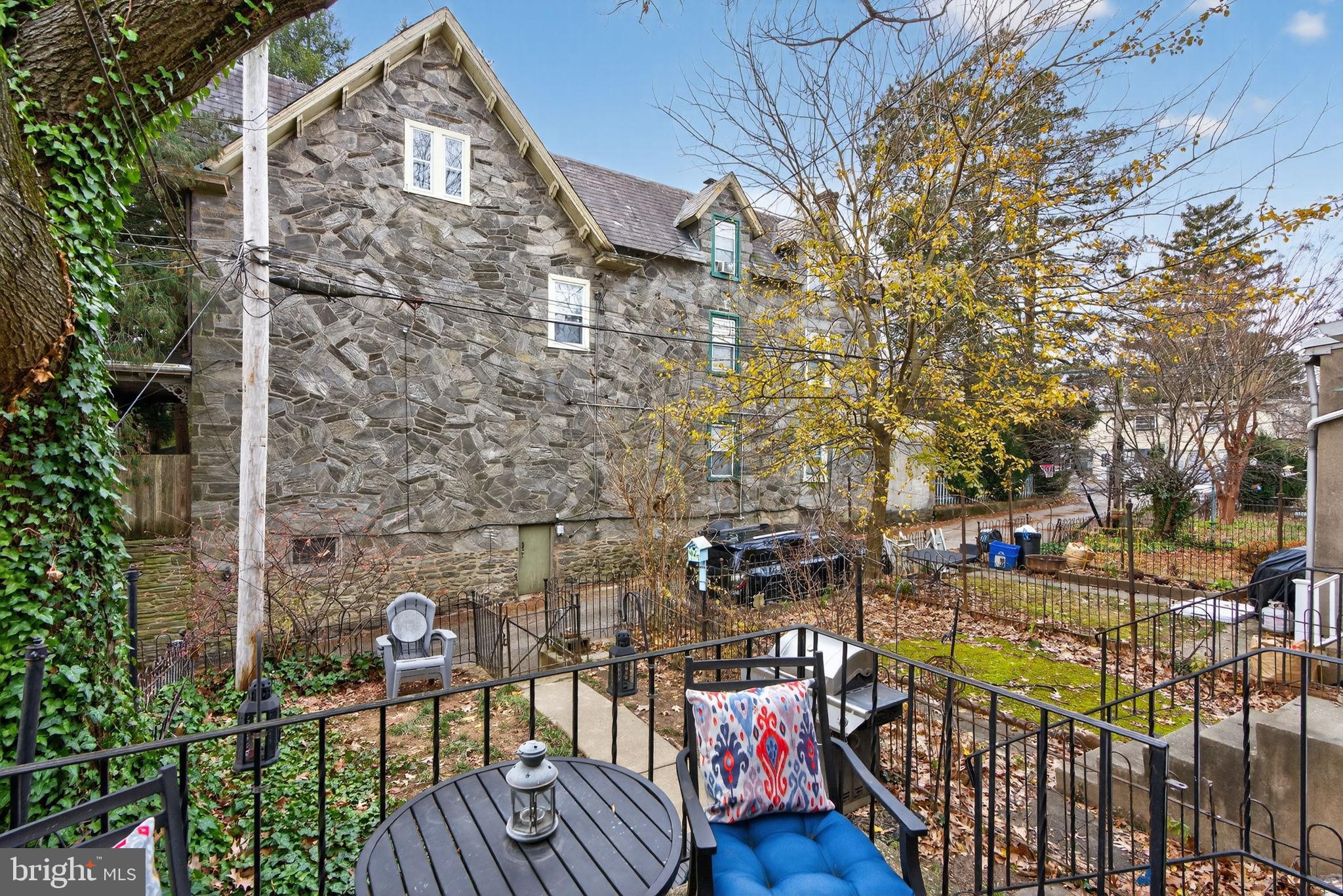 CHESTNUT HILL - Residential