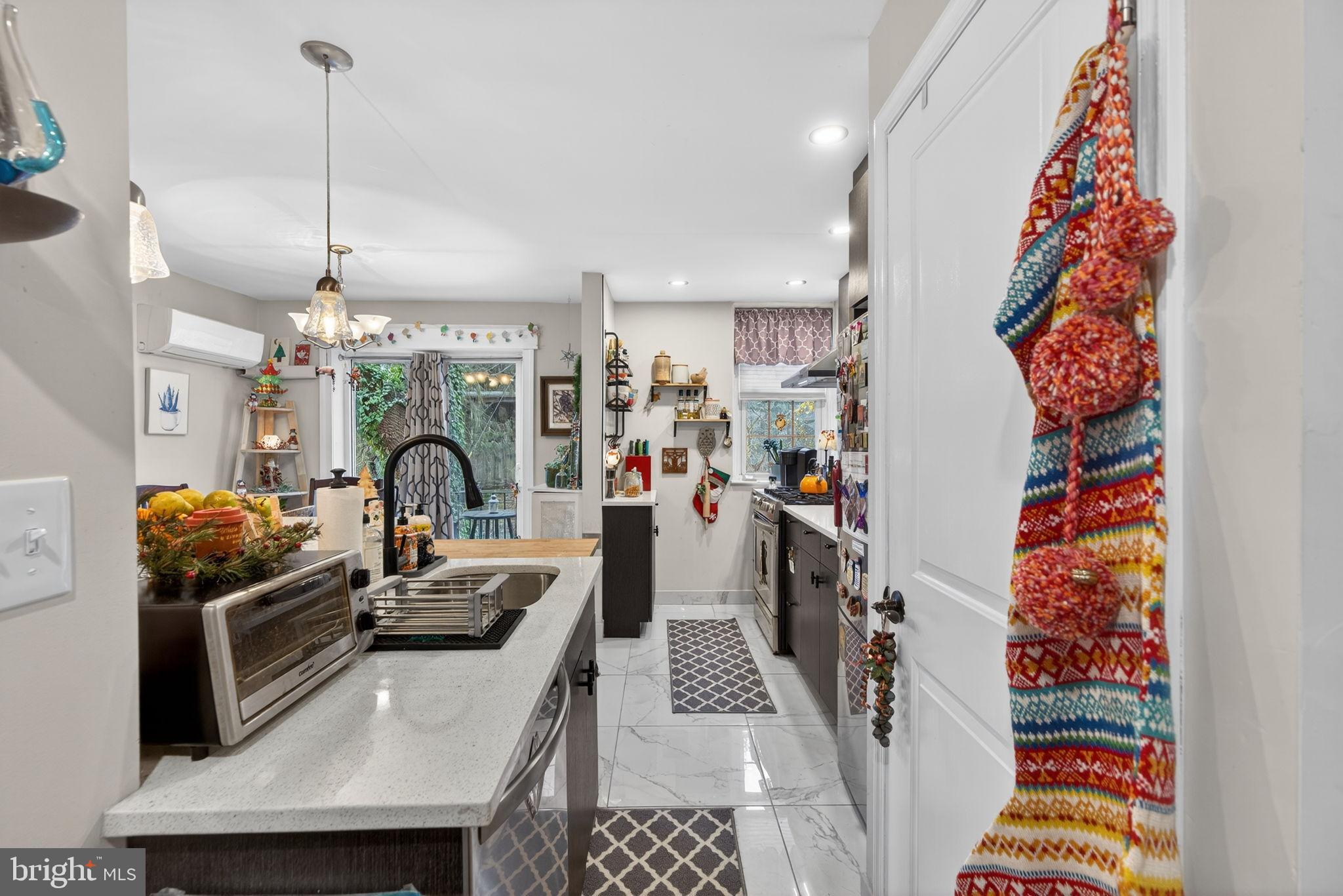 CHESTNUT HILL - Residential