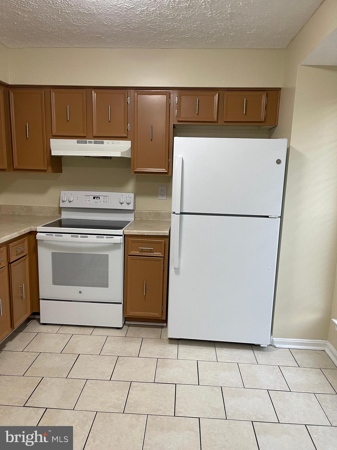 ROSECROFT VILLAGE PLAT O - Residential Lease