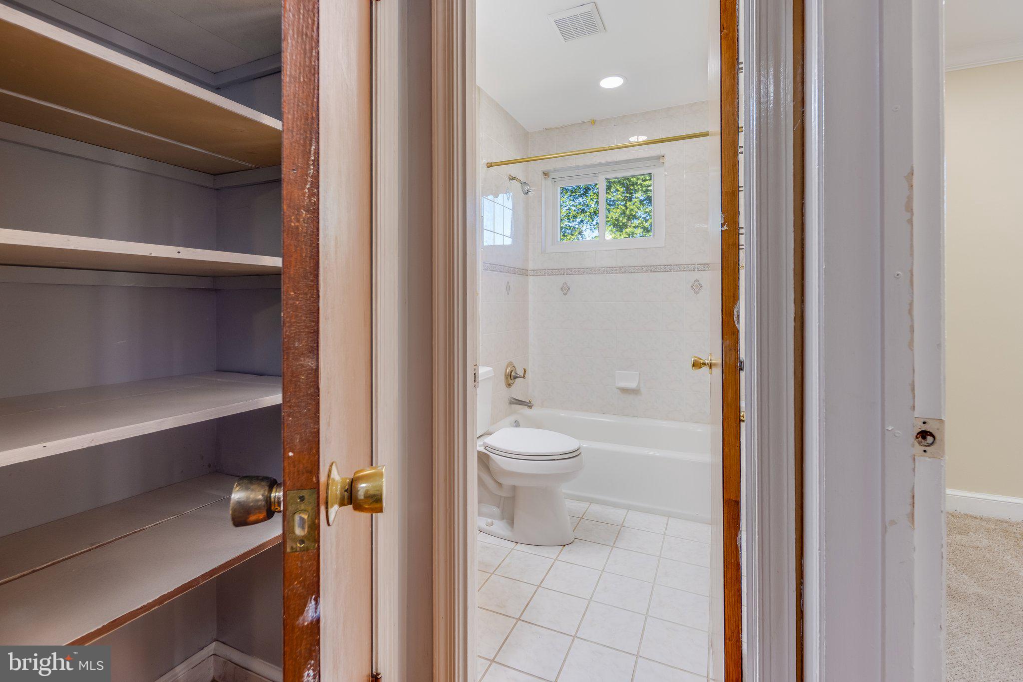 HILLCREST ESTATES - Residential Lease