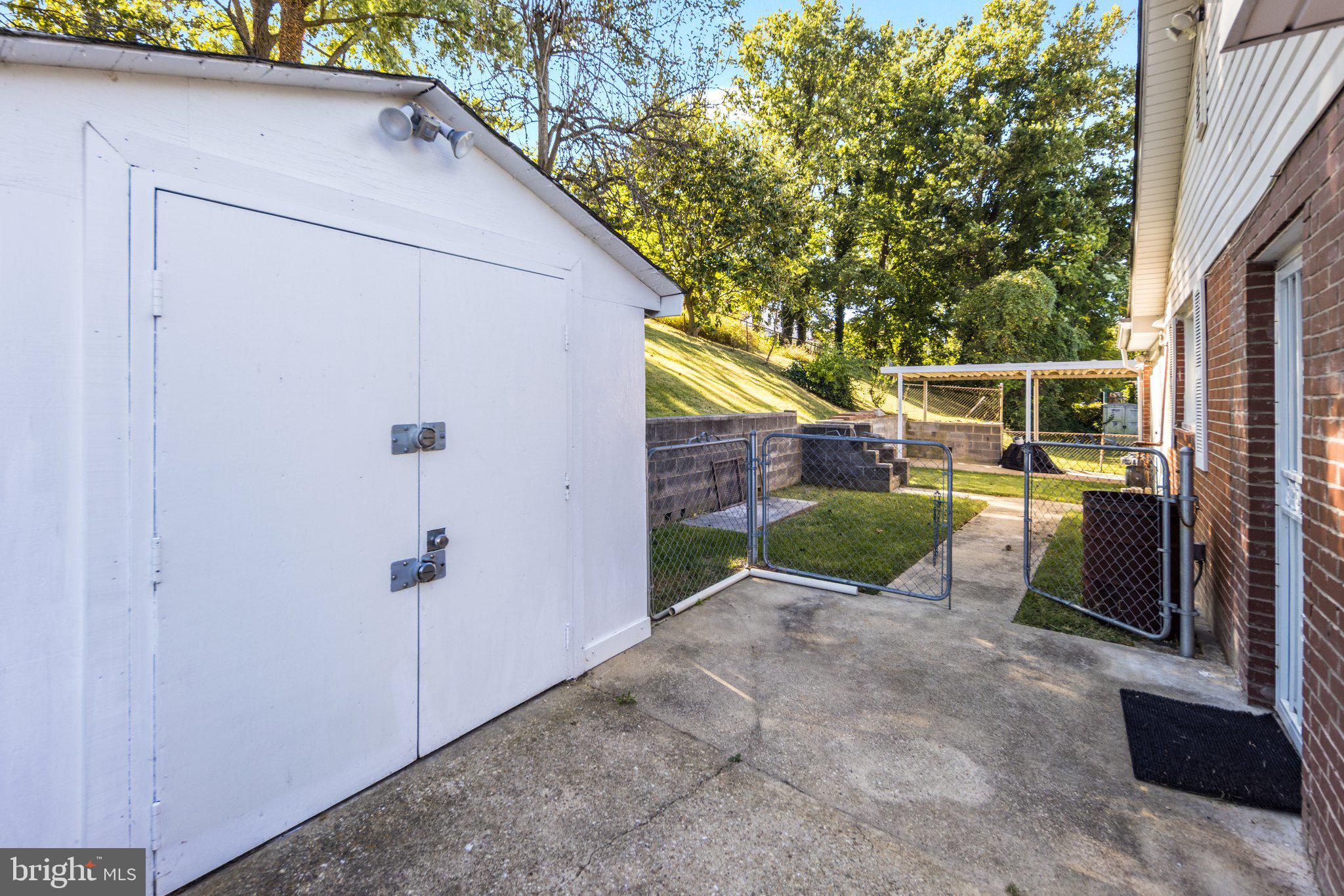 HILLCREST ESTATES - Residential Lease