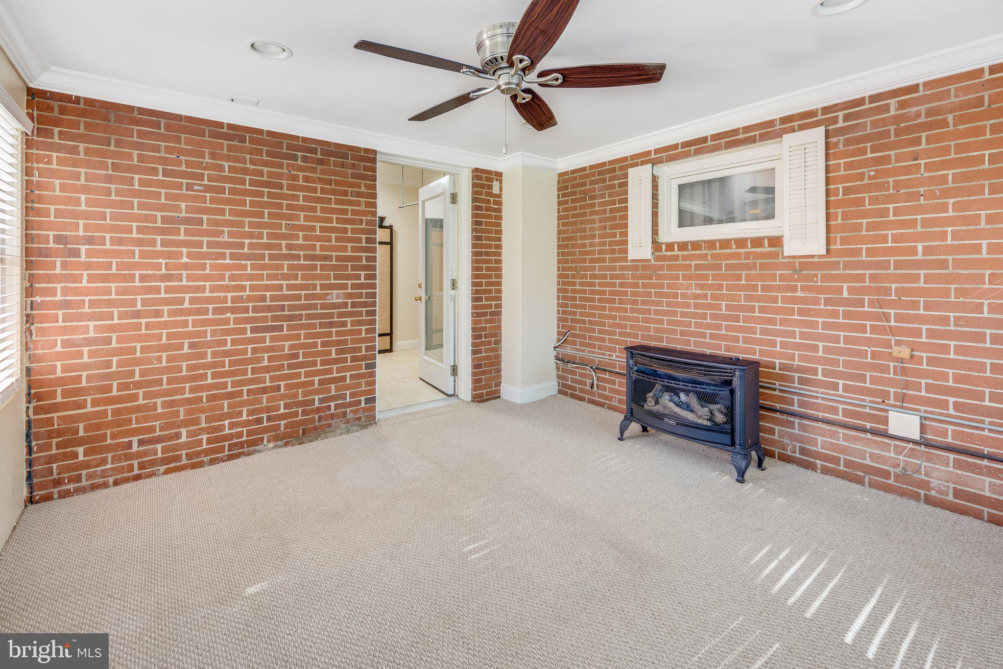 HILLCREST ESTATES - Residential Lease