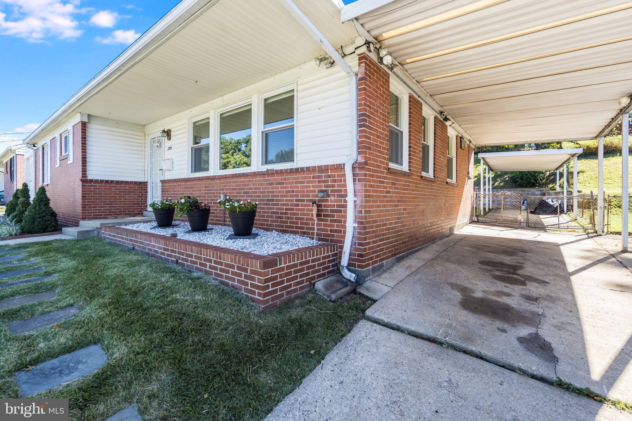 HILLCREST ESTATES - Residential Lease