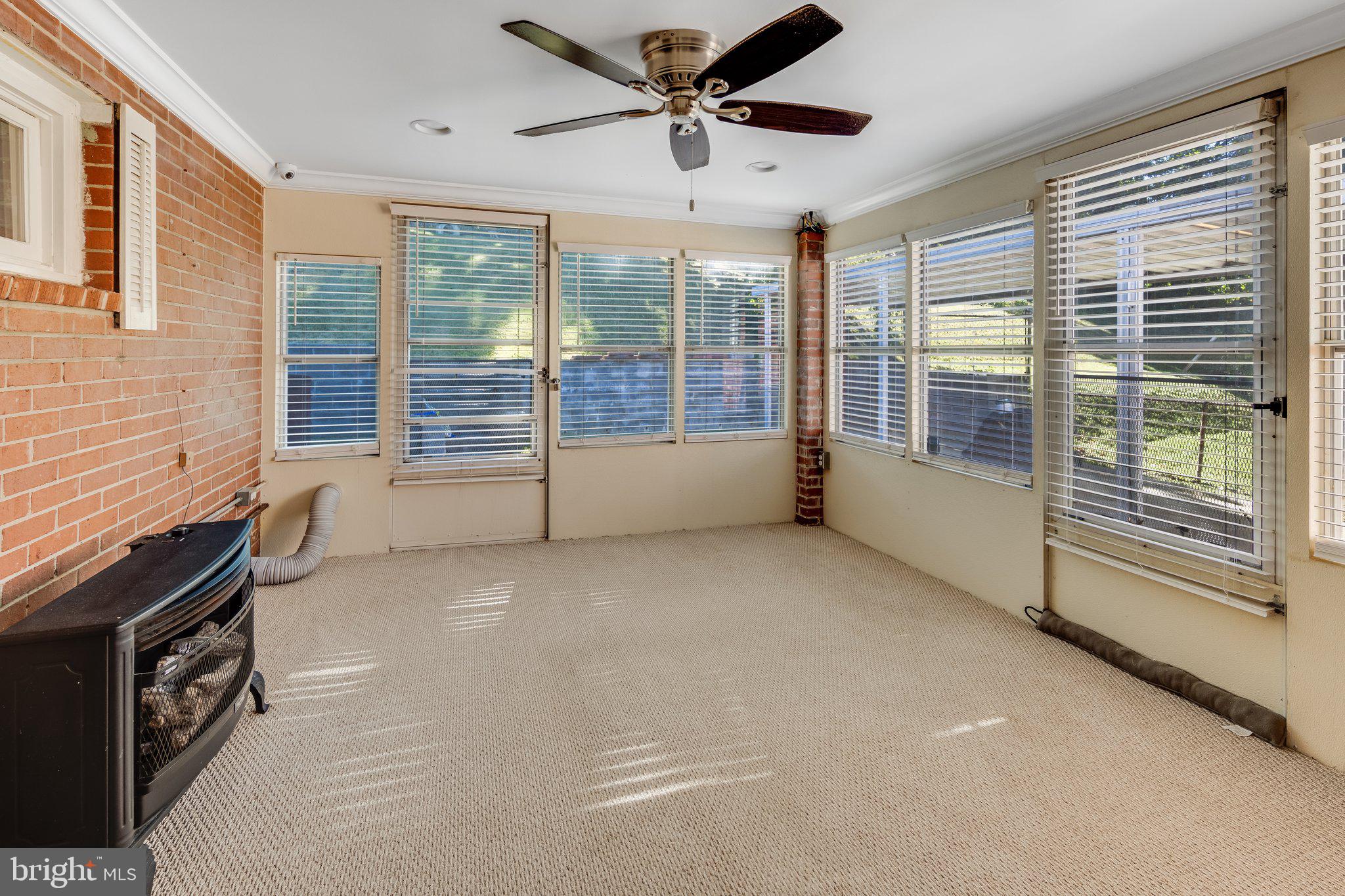 HILLCREST ESTATES - Residential Lease