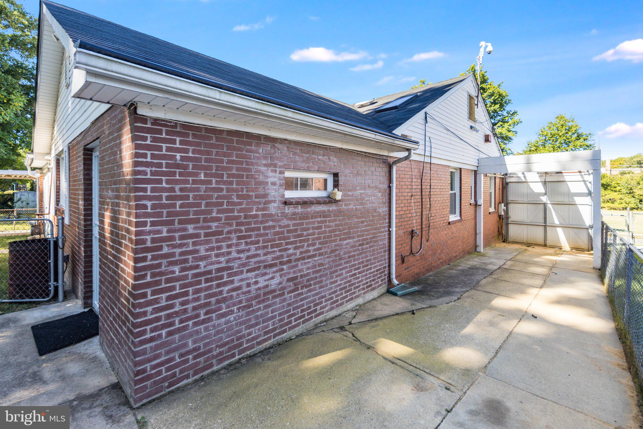 HILLCREST ESTATES - Residential Lease