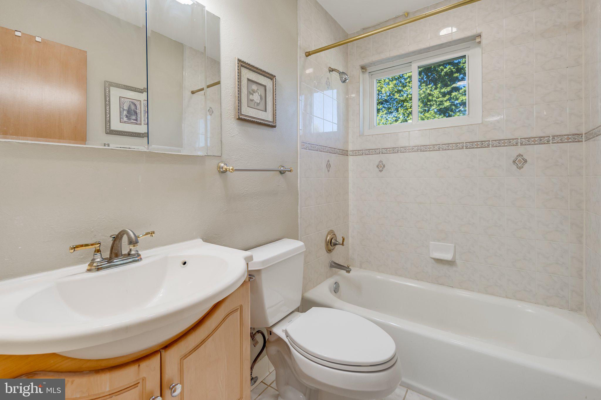 HILLCREST ESTATES - Residential Lease