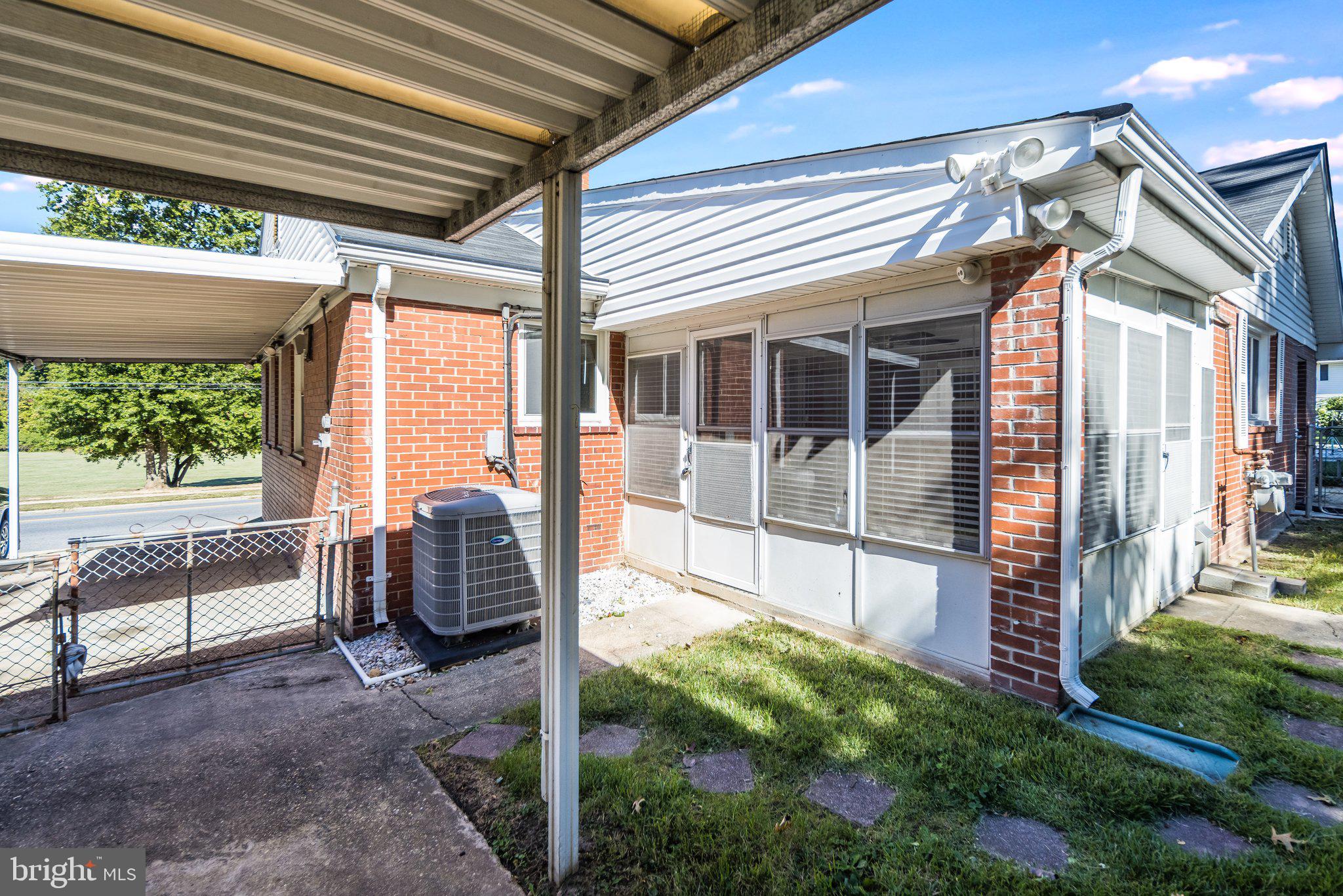 HILLCREST ESTATES - Residential Lease