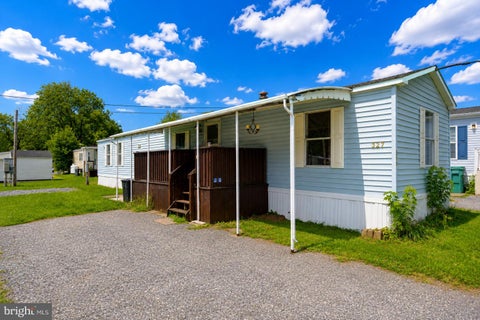 Mobile Home For Sale - 327 Caravan Court<br/> MIDDLETOWN, PA 17057