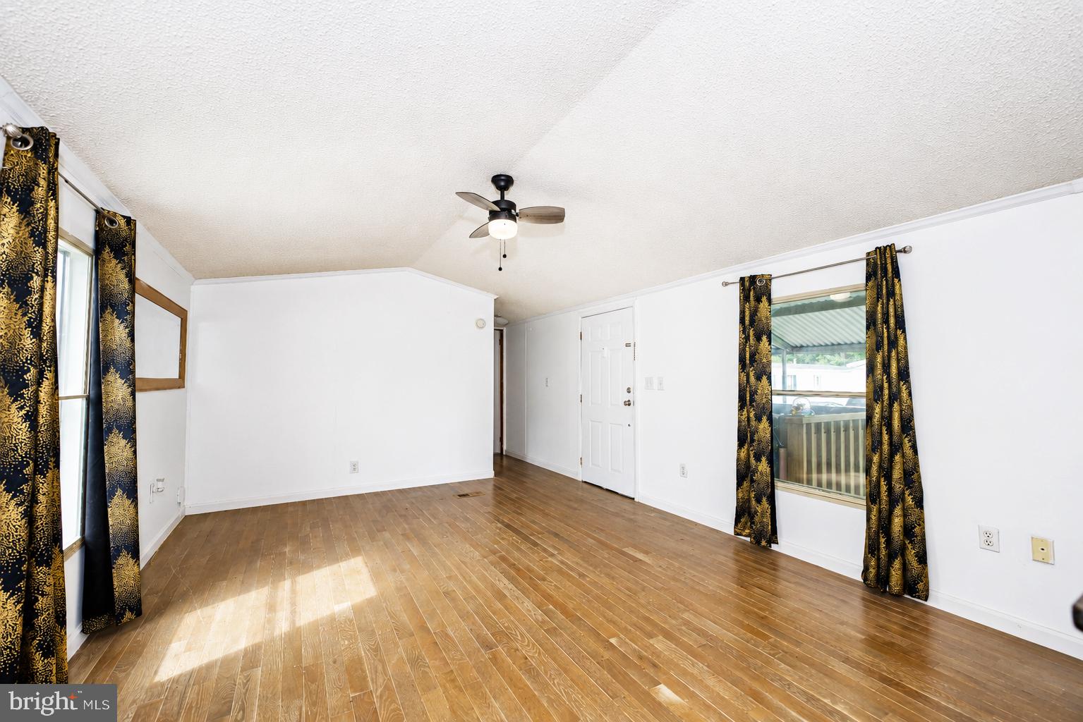 327 CARAVAN COURT