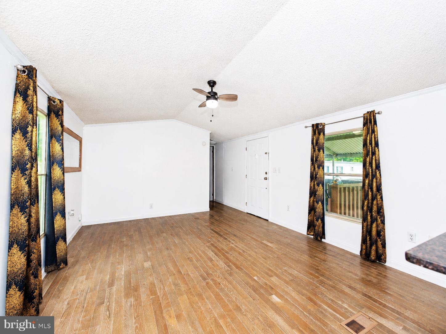 327 CARAVAN COURT