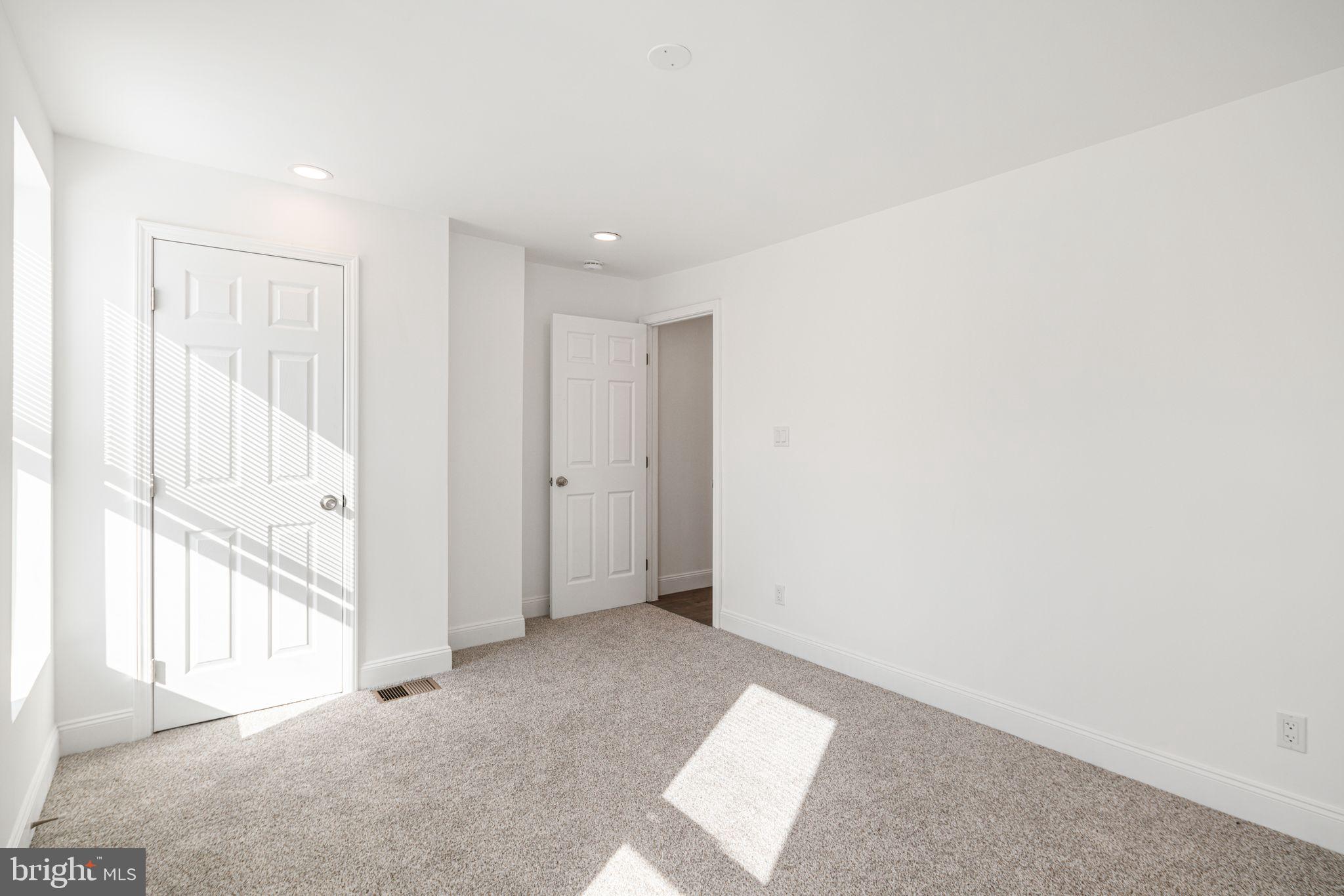 HAWTHORNE - Residential Lease