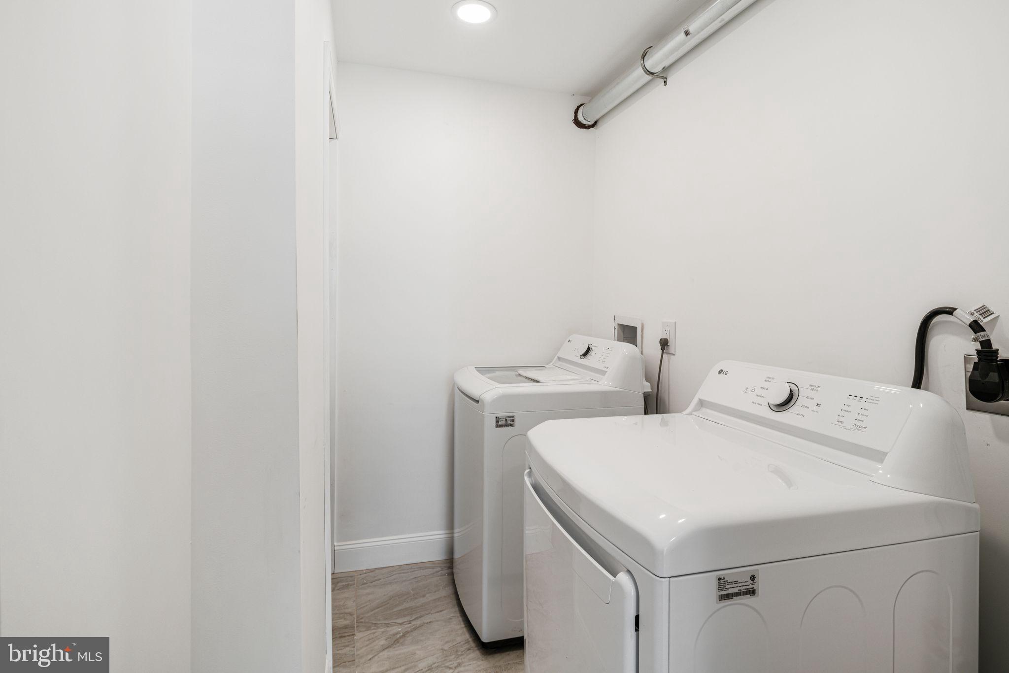 HAWTHORNE - Residential Lease