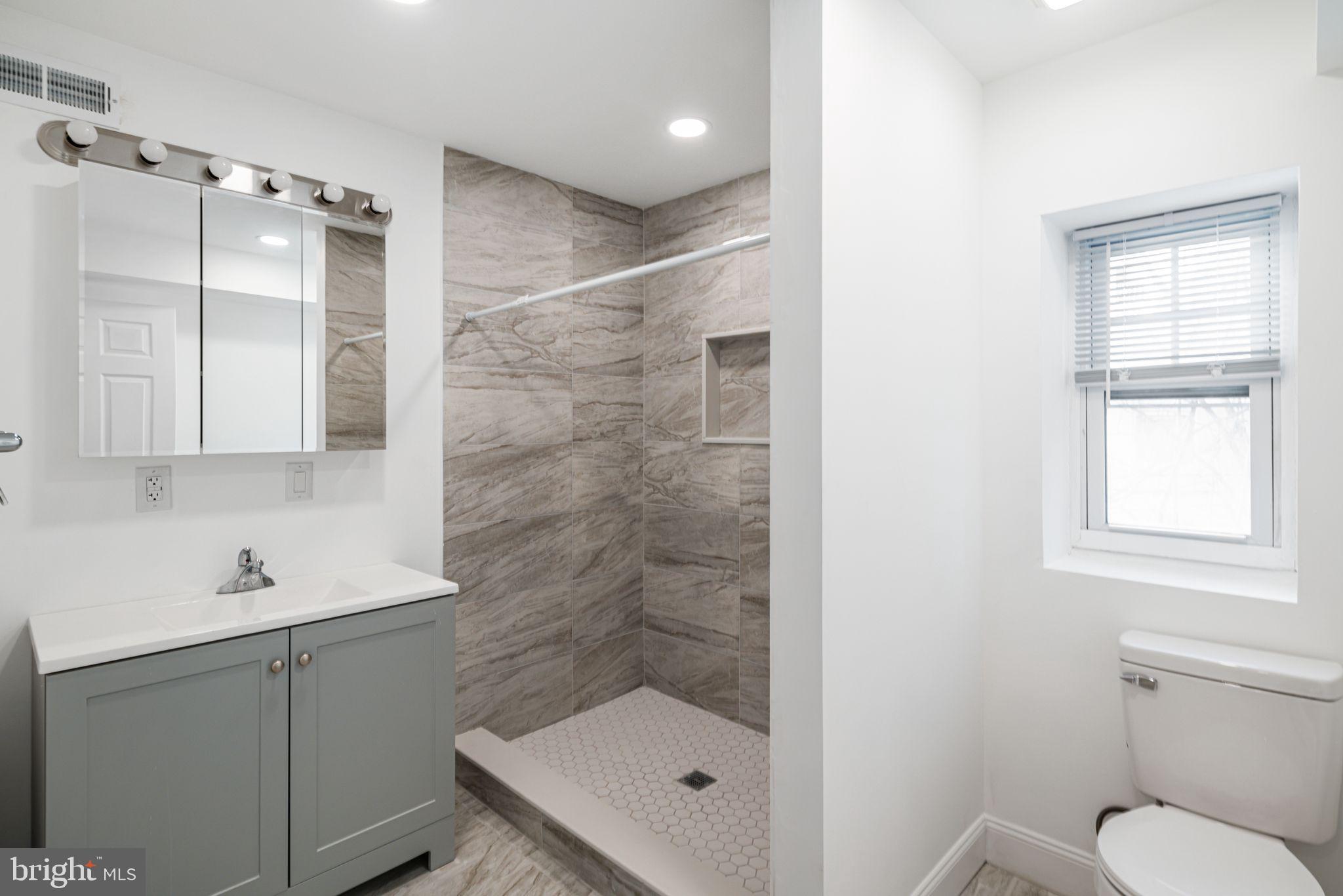 HAWTHORNE - Residential Lease